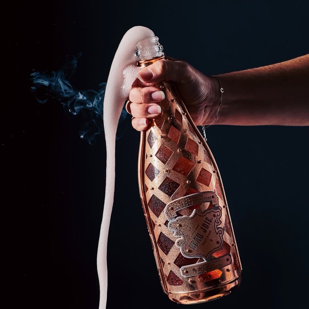 What are you pop'n this weekend? Start the new year with style! #beaujoiechampagne #beaujoie #bottleofbeau #ros&eacute; #party #newyears #celebrate #style #handmade #luxury #luxurylife #champagne #friends #family #vacation #home #best #enjoylife #enj