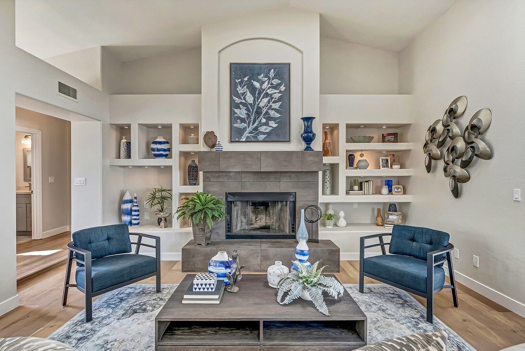 What&rsquo;s your favorite little detail? The built-ins, the fireplace, the art, or the plants? Let&rsquo;s see who agrees! 🌿🔥🌀