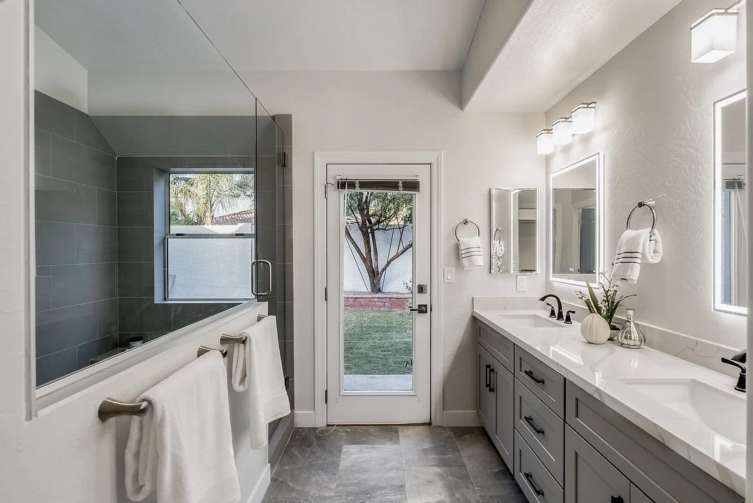 This bathroom is giving &ldquo;get ready with me&rdquo; energy. What song&rsquo;s playing in the background? 🎶