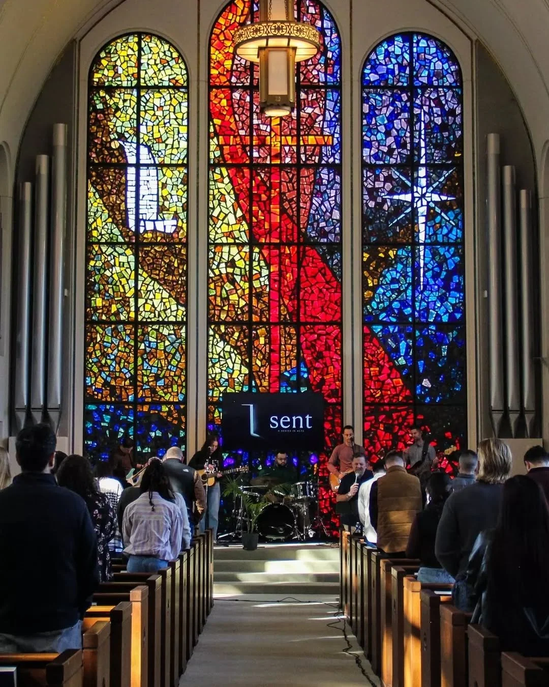 We gather to worship, we're sent to live it out.

#houston #church #houstonchurch #htxchurch #worship