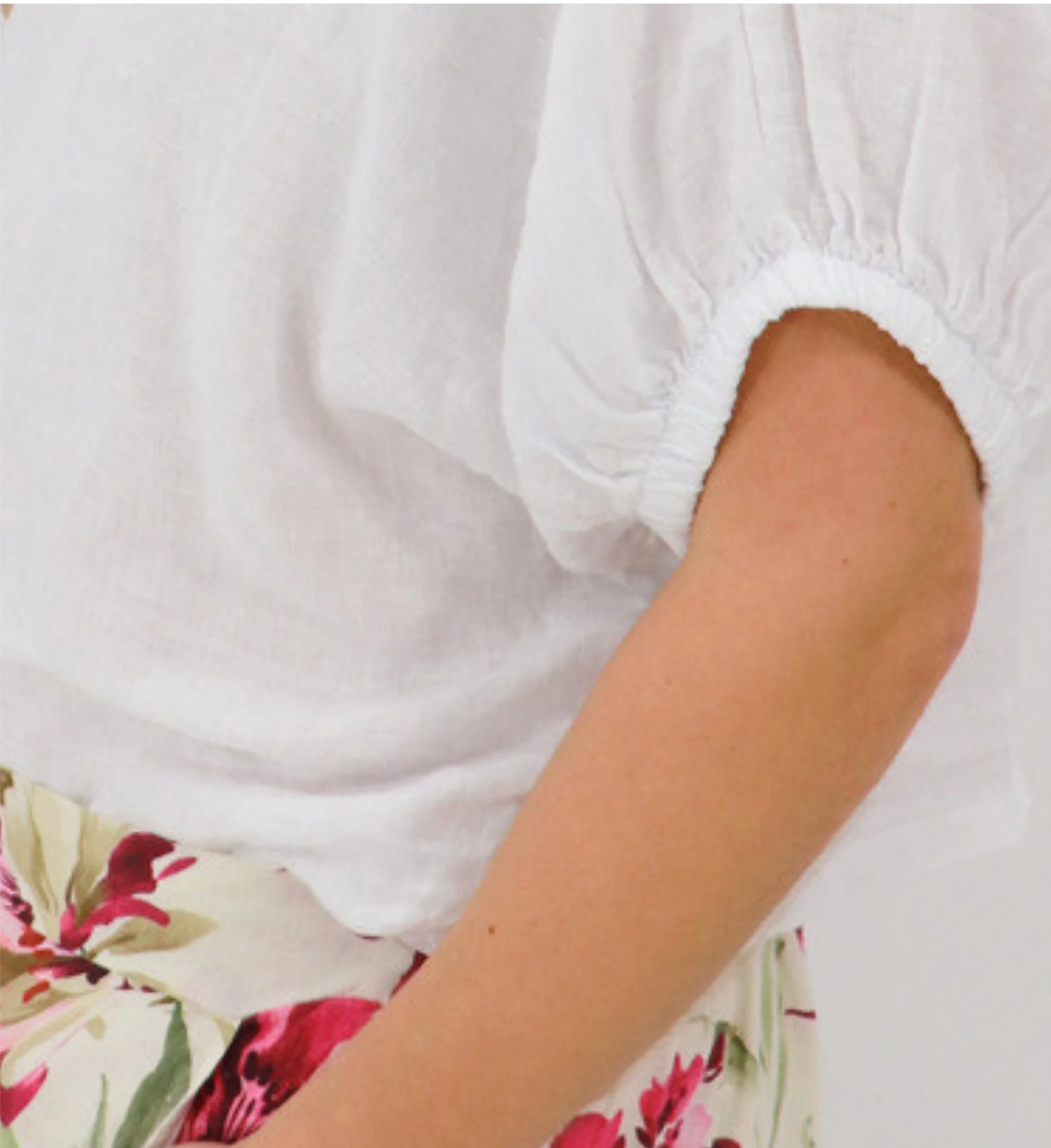 Larissa-Easy-Linen-Tee-White-detail.jpg