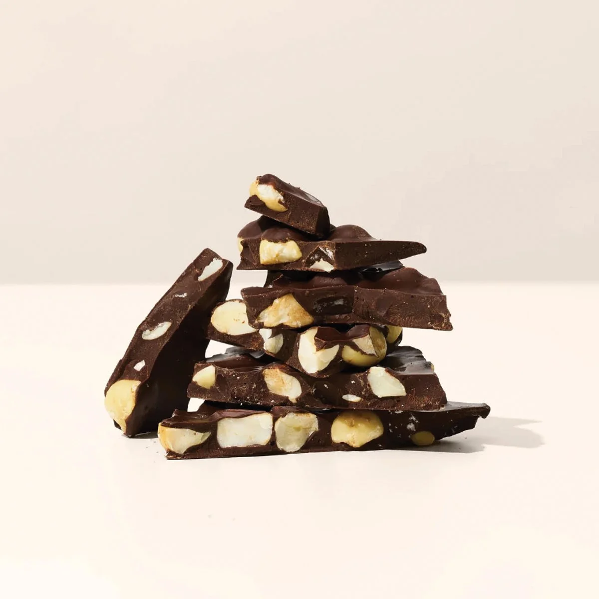 Bennetts-Macadamia-Slab-Dark-Chocolate.jpg