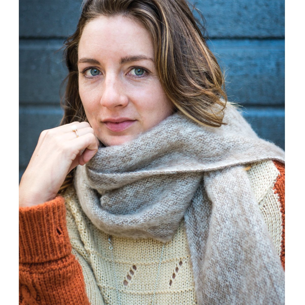 Masterweave--Alpaca-scarf-Model-Pumice.jpg