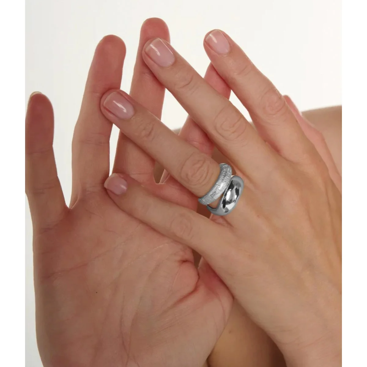 Tutti-Silver-Wave-Ring-hand.jpg