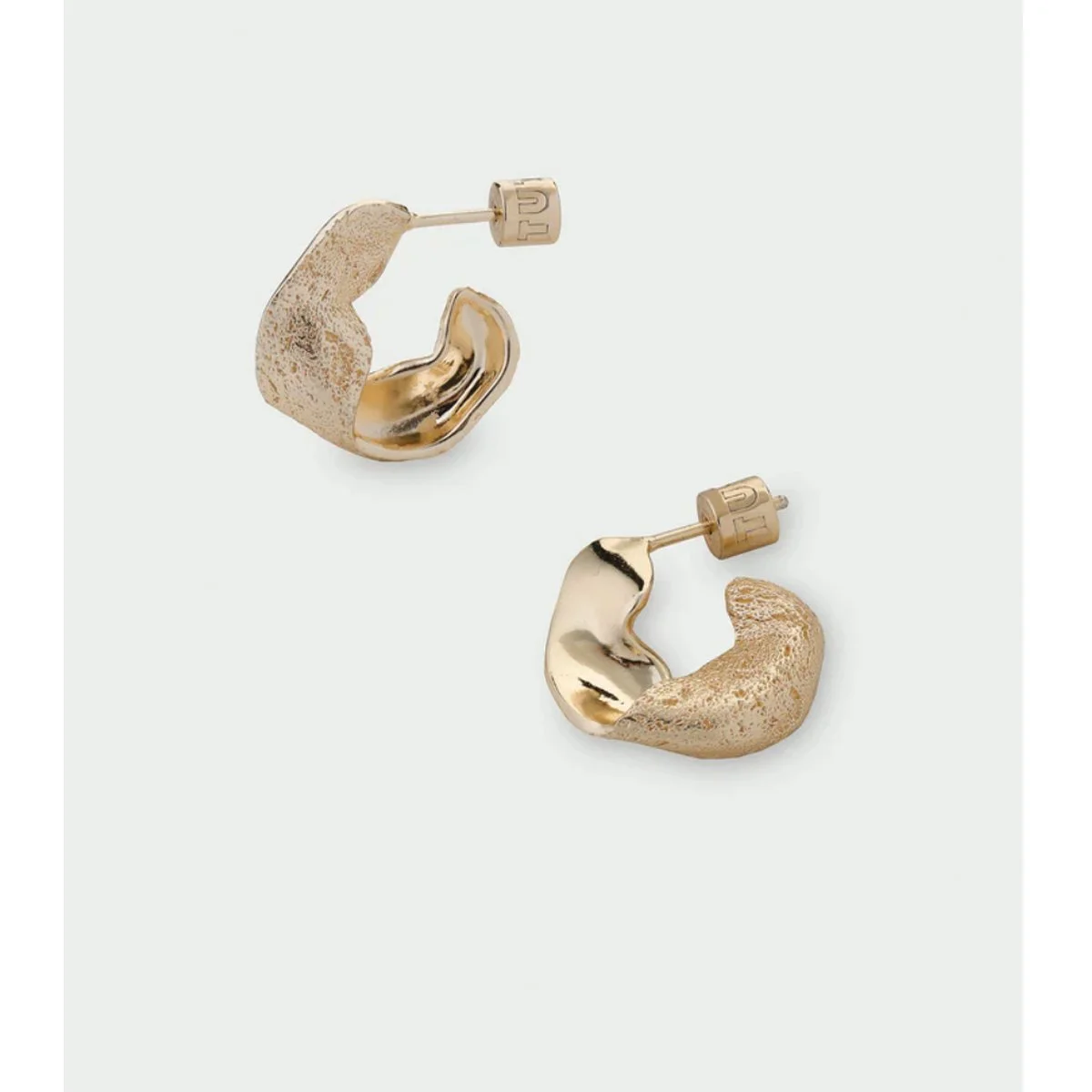 Gold-Wave-Earrings-Tutti-.jpg