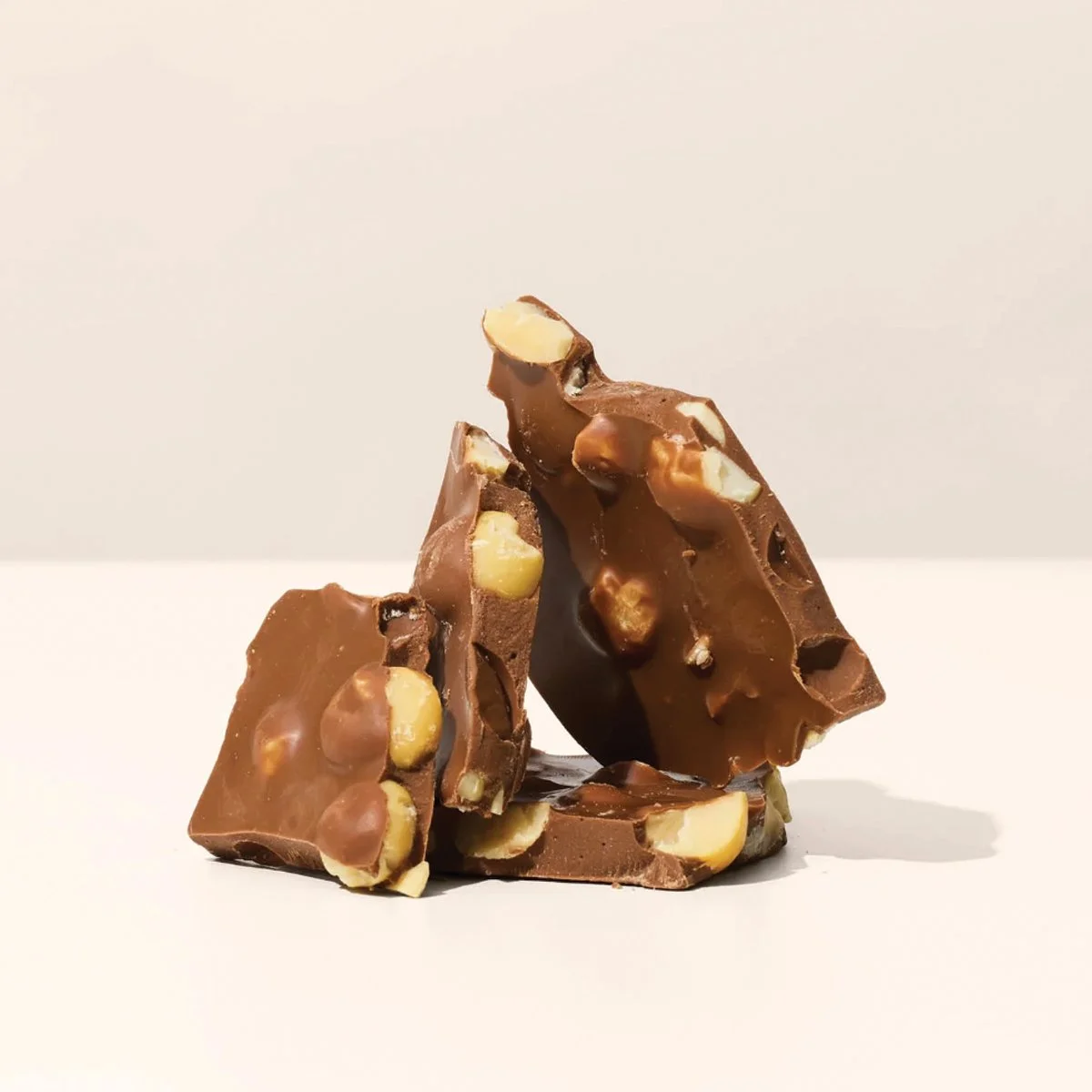Bennetts-Macadamia-Slab-Milk--Chocolate.jpg