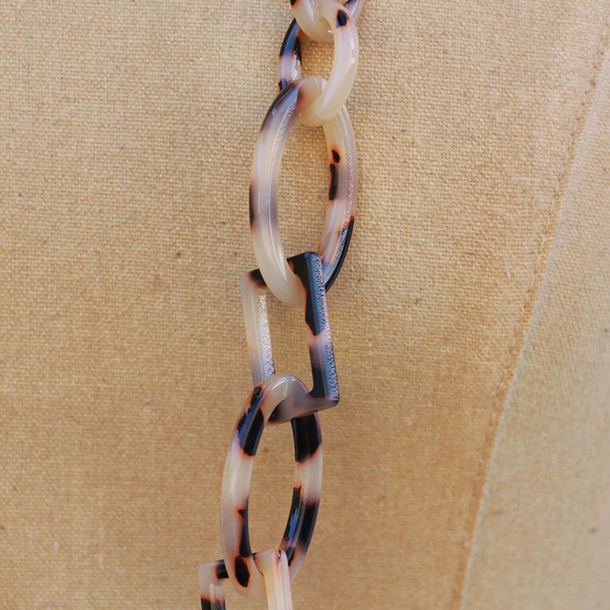 Resin-Tortoiseshell-Style--Chain-Link-Necklace-.jpg