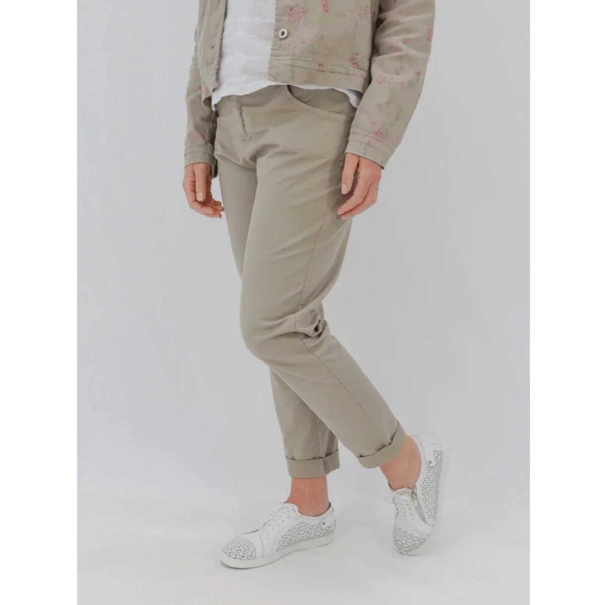 Delorus-Slim-Pant-Almond-Aida-Rose.jpg