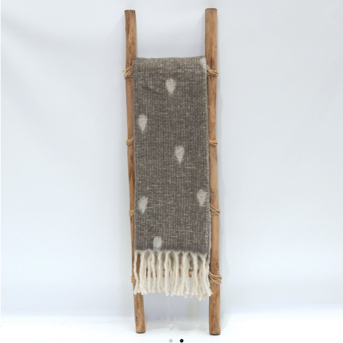 Dotty-Wool-Blend--Dotty-Jacquard-Throw-Le-forge.jpg
