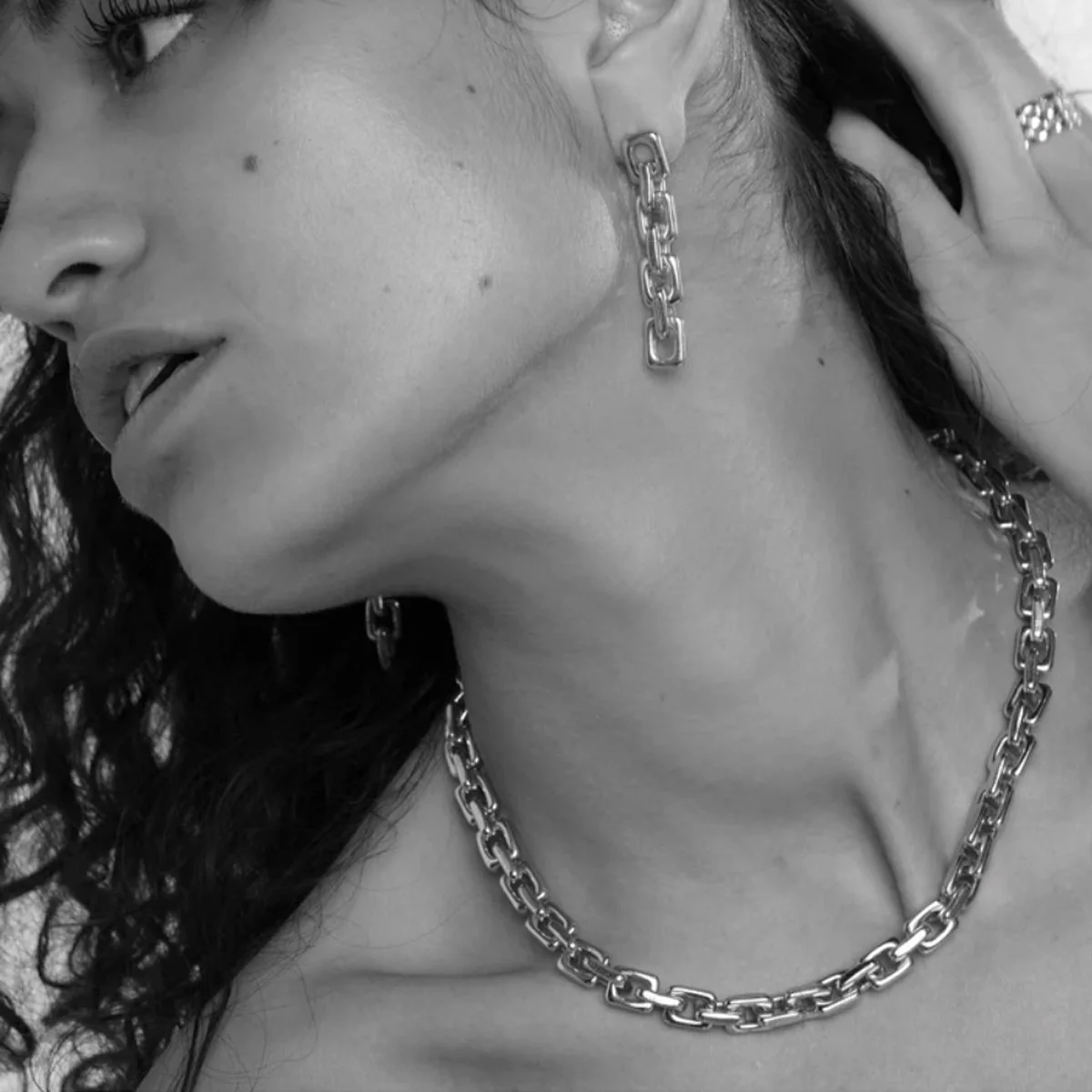 Tutti-Silver-Link-Necklace-model.jpg