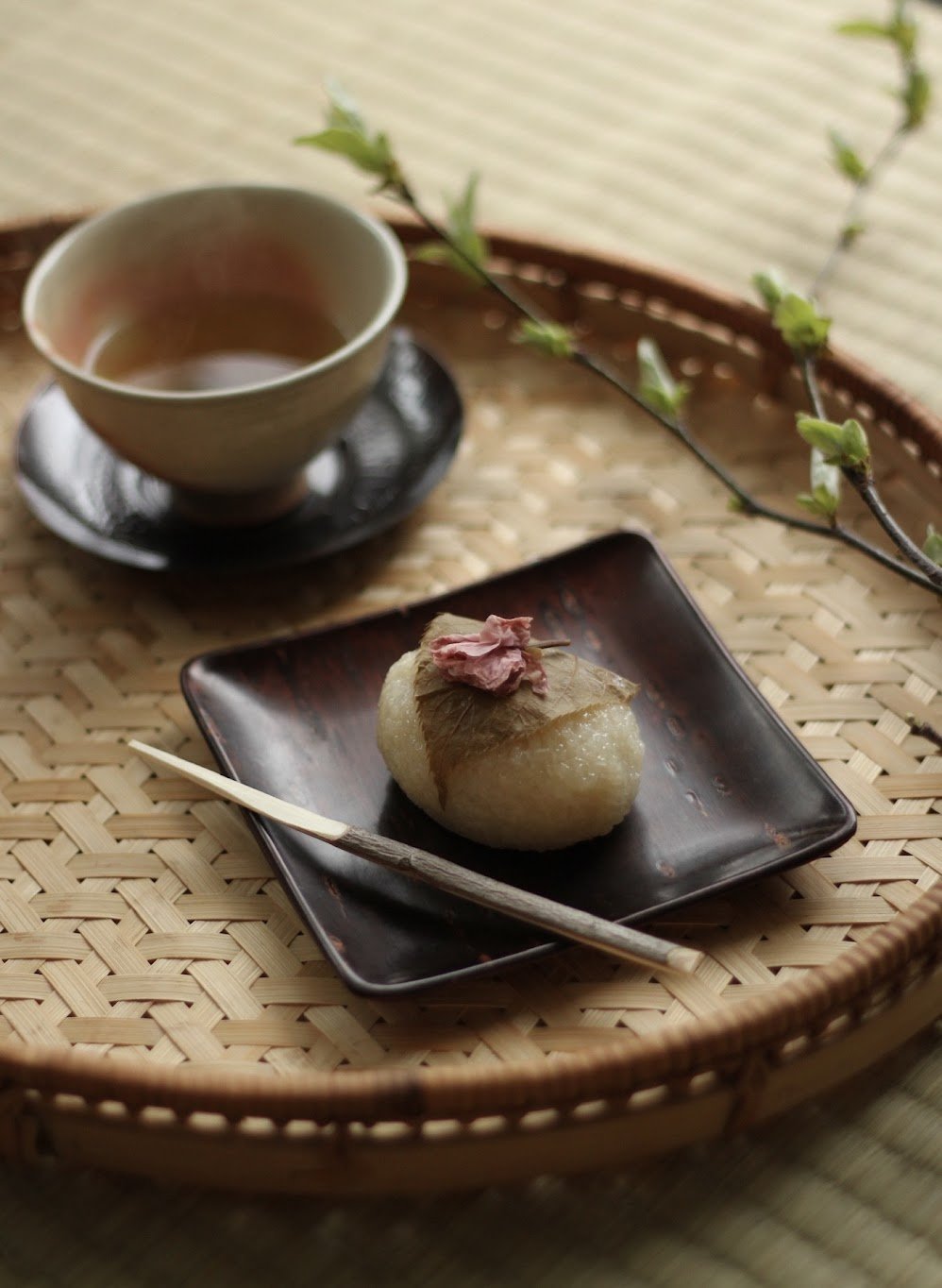 Sakuramochi + tea.jpg