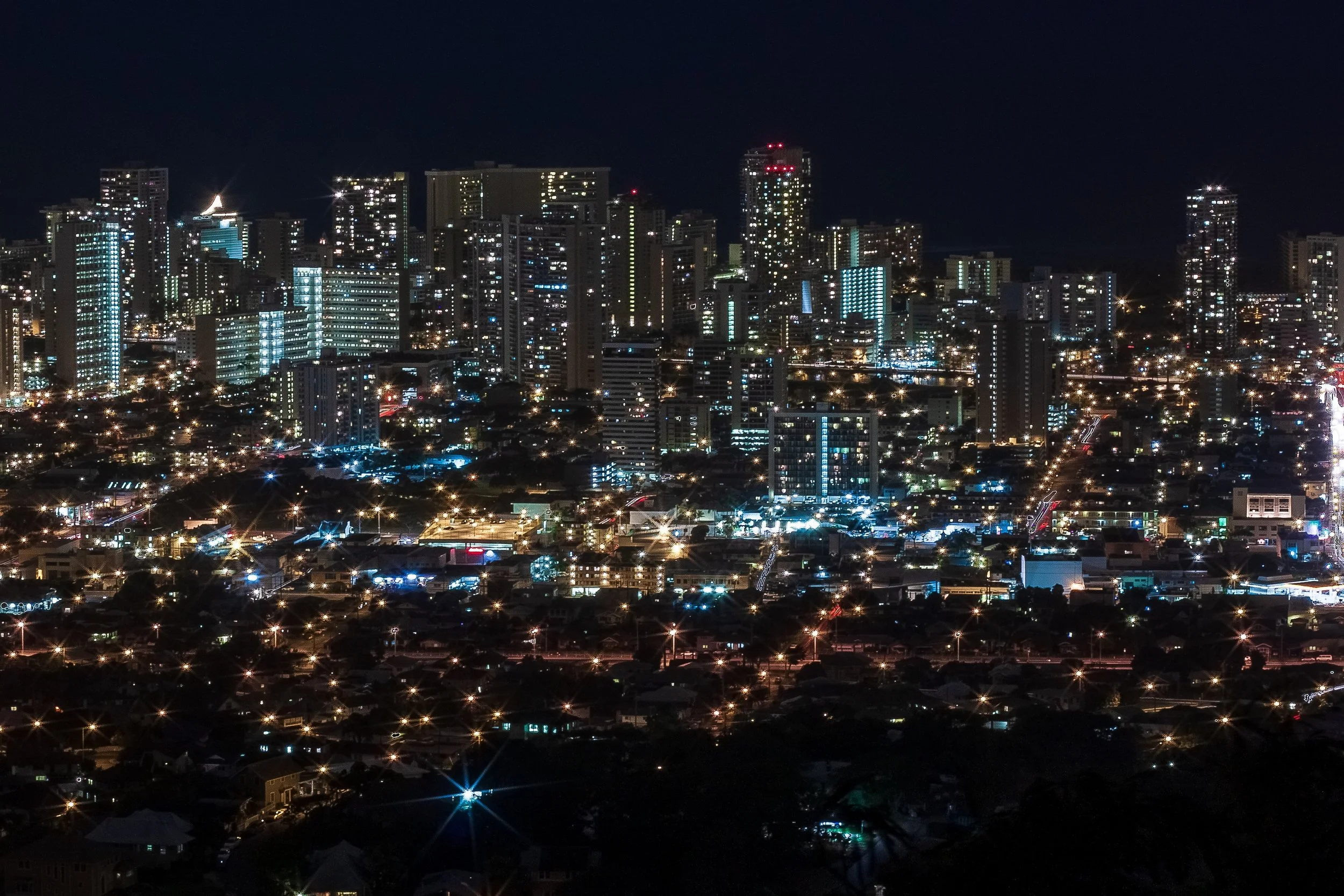 Detail crop from Electric Horizon, emphasizing individual streets and towers begin to separate from the larger field of illumination