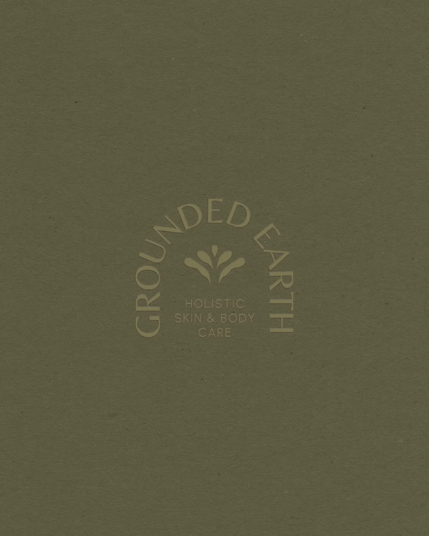 The Grounded Earth Branding kit. 🍃 Perfect for somatic therapists, holistic practitioners, naturopaths, yoga studios and everything in between.

This semi-custom brand ensures your business reflects a soulful, nurturing and balanced essence. 

Insid