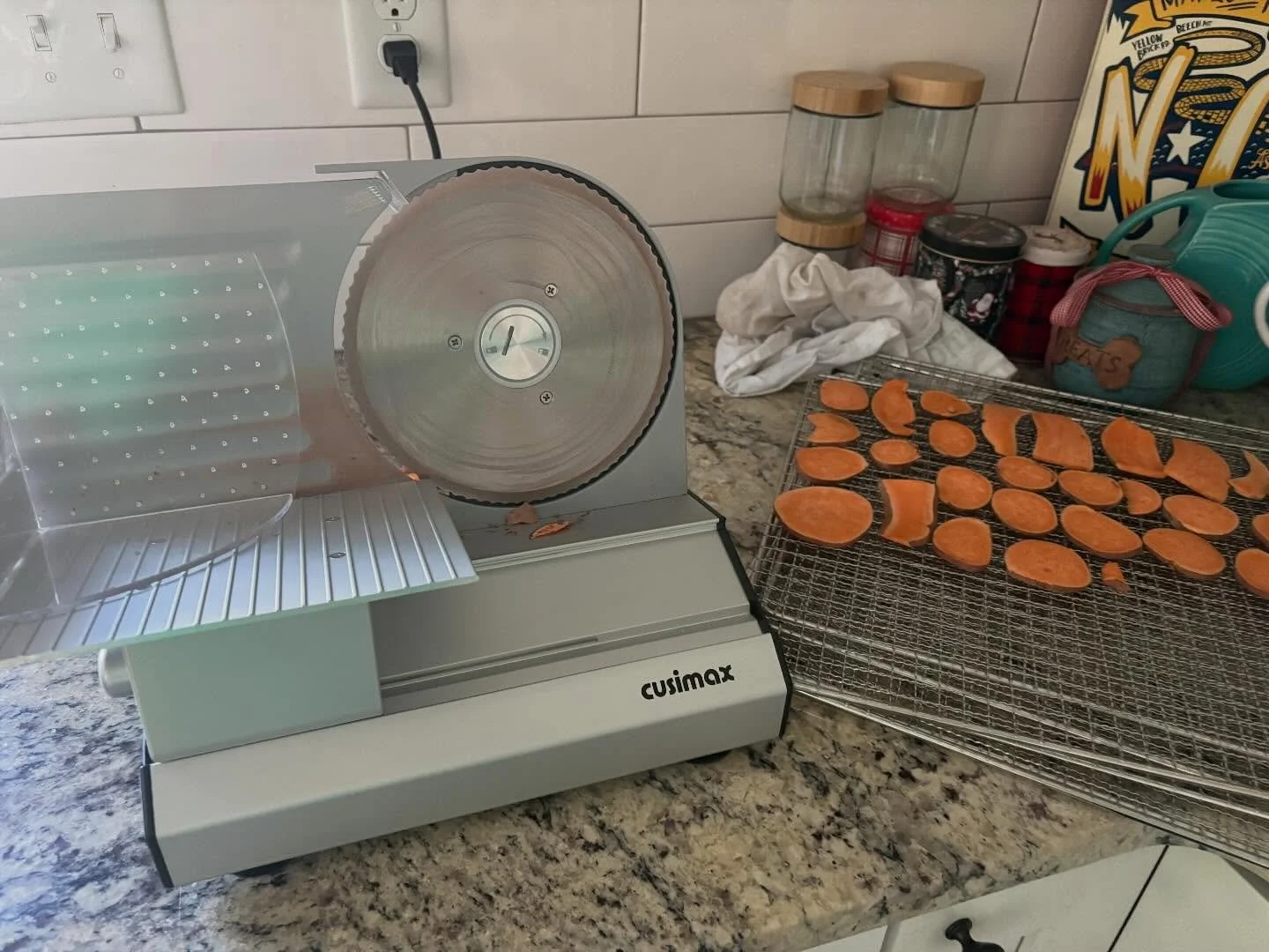 Sweet Potato Chips! Single ingredient made with North Carolina sweet potatoes. 🍠🍠🍠 Perfect for dogs with sensitive bellies, on a weight management plan or just want a change. Fill your Treat Jar at this weekend&rsquo;s markets or from our website.