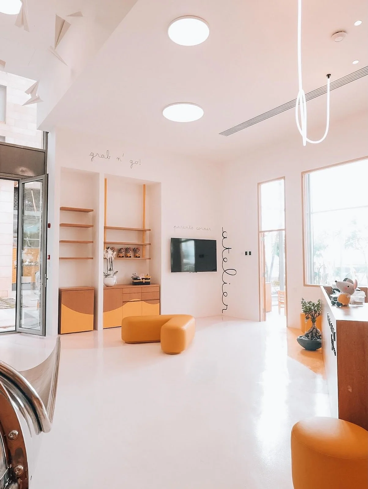 Dent de Lait @ddl_dbayeh on the Promenade blends play with early learning, creating a space where children grow through joy, movement, and discovery.

#onthepromenade #waterfrontcitydbayeh #seasideliving #eduplay