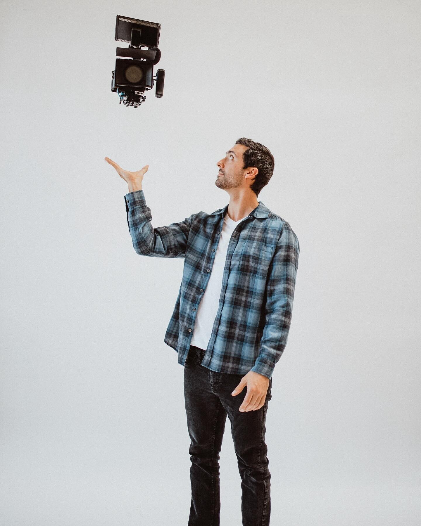 Greetings, I&rsquo;m Daniel, and for more than a decade, filmmaking has been my passion. Whether I&rsquo;m behind the camera lens capturing photos, recording videos, or stepping into the spotlight myself, there&rsquo;s an enduring love for the entire