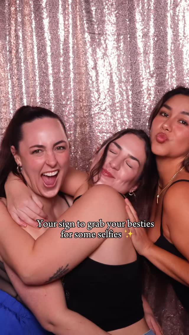 Because every event deserves a little extra sparkle ✨ and a LOT of great photos! 💃📷
📆 Planning a party but not sure which photobooth is your vibe?
Let’s chat it out! We’ll help you pick what fits best — no pressure, just good vi
