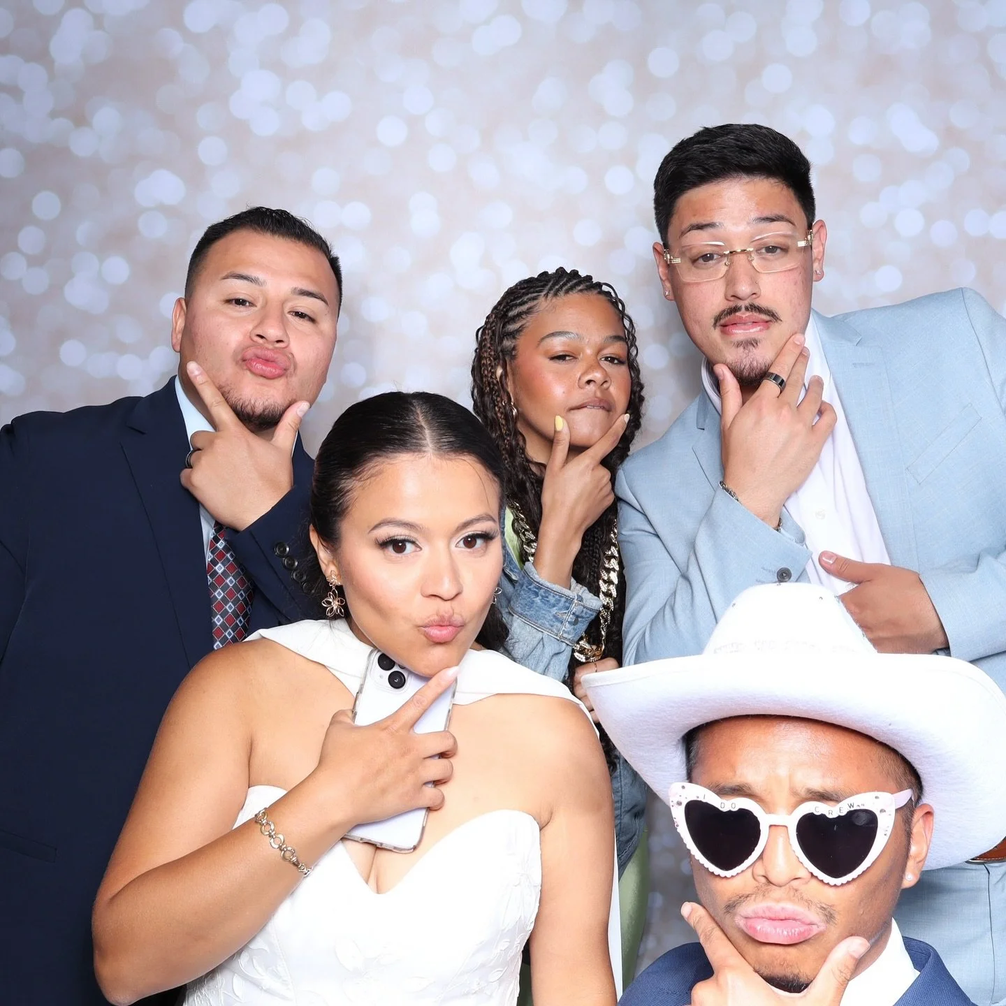 Matrimony? More like slay-trimony 💅
Backdrop : Gold shimmer
Photobooth: @am_idealimages
Venue: @heyday.farm
📸 Not sure which photobooth package is right for your event?
Let’s find the perfect fit — we’re just a DM away!
💬 Me