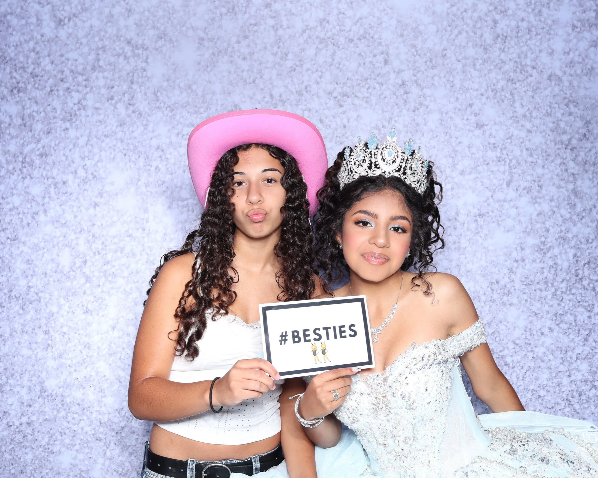 Friends posing with the "besties" sign 