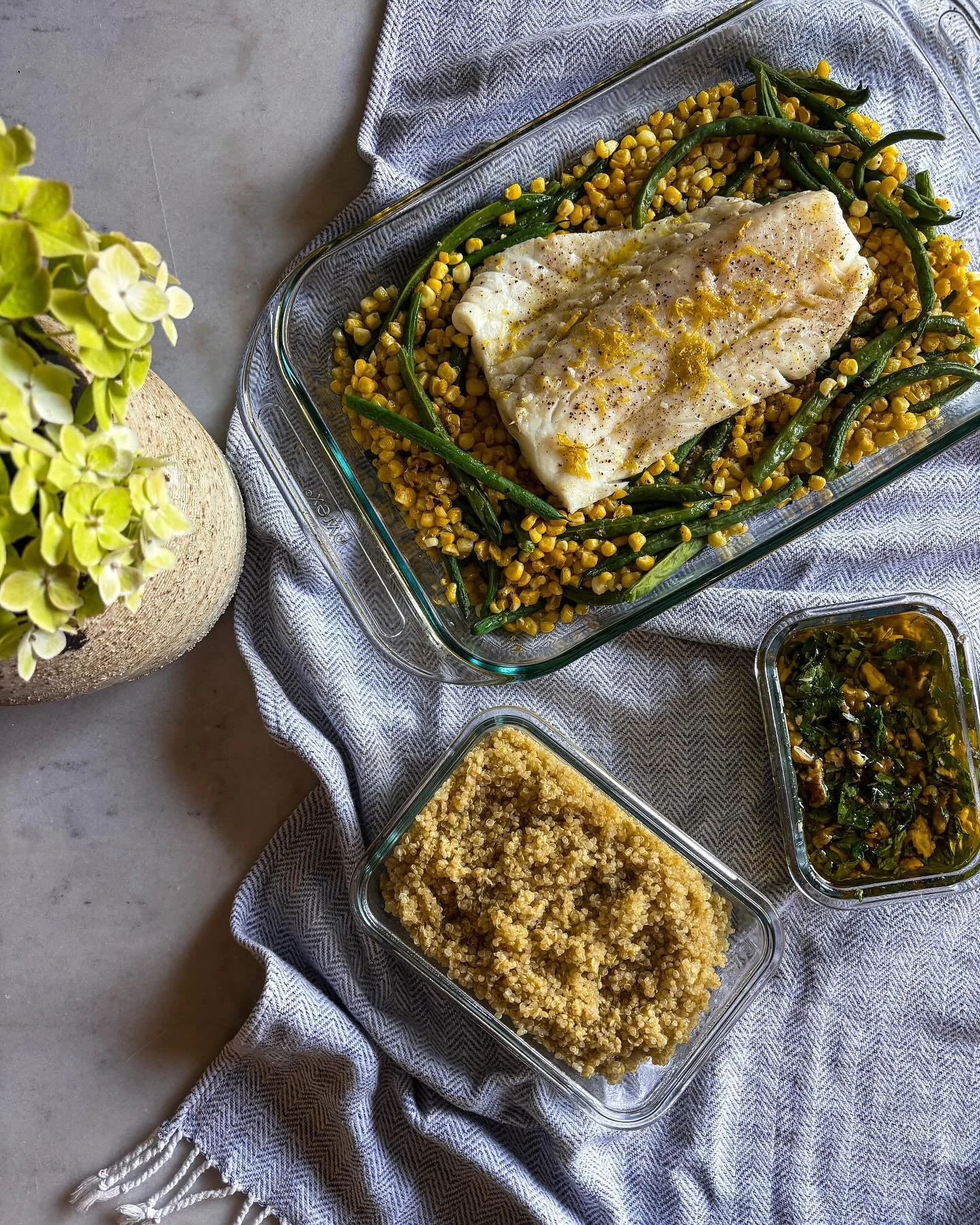 Simple lemony Cod with corn, green beans, quinoa and the walnut parsley pistou from Naomi Pomeroy&rsquo;s book Taste and Technique 

Healthy fats, fiber, and fresh summery ingredients ✨