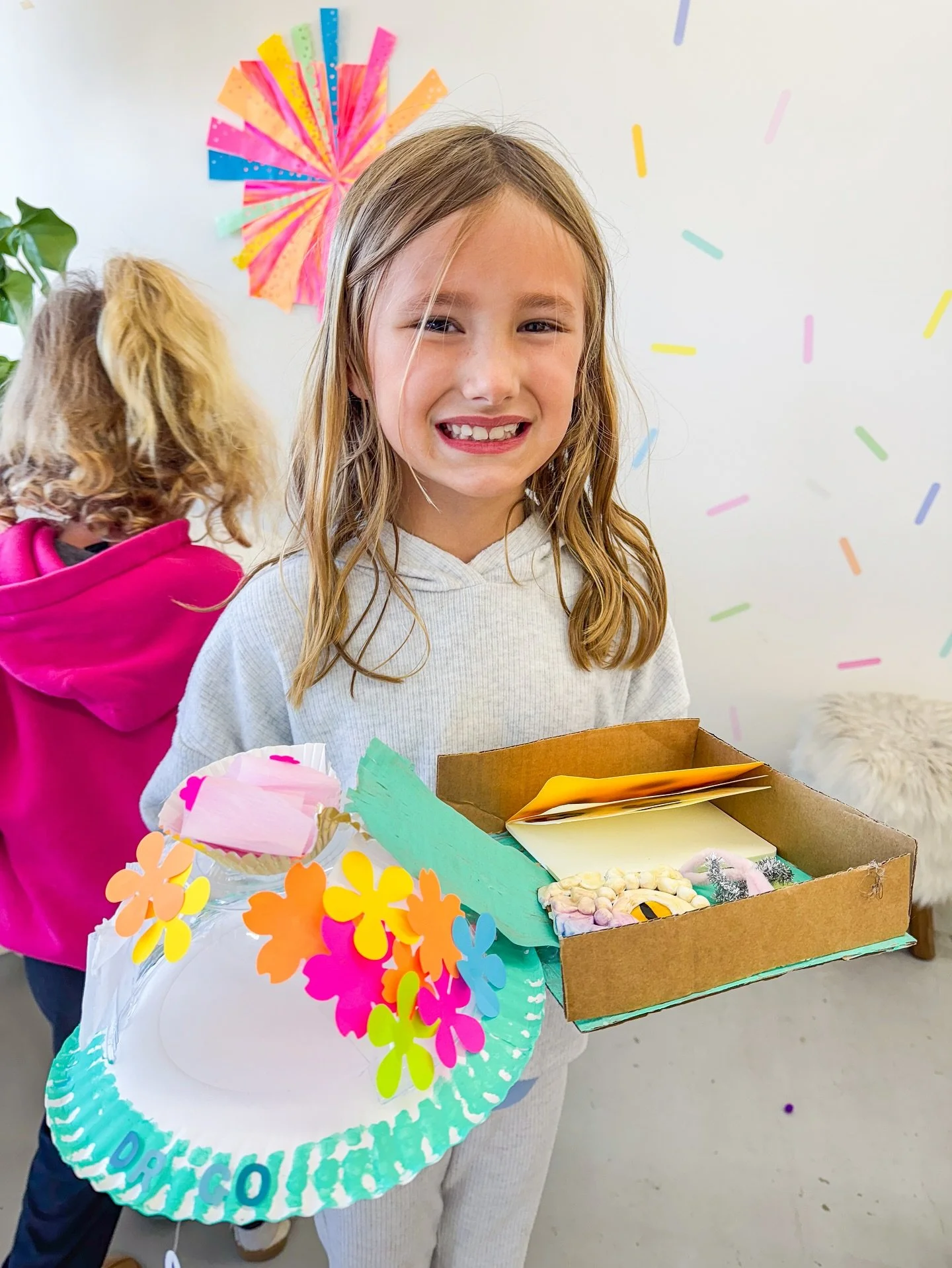 It was the best day with these Moxie Art Kids at Dragon Camp!! π©·π¨βοΈ
They made dragon eyes with foam clay, dragons from pipe cleaners, and dragon dens from a whole table of supplies!!!