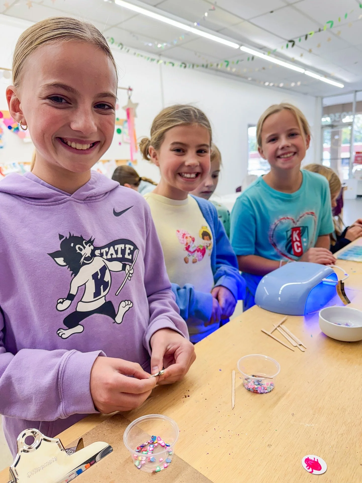 Schools Out Pop-up Art Camps have been so much fun this school year!!
How did we not think of it before??
Today we made UV Resin pendants with the kids’ artwork!! And it was literally the coolest thing as an art teacher watching the kids get