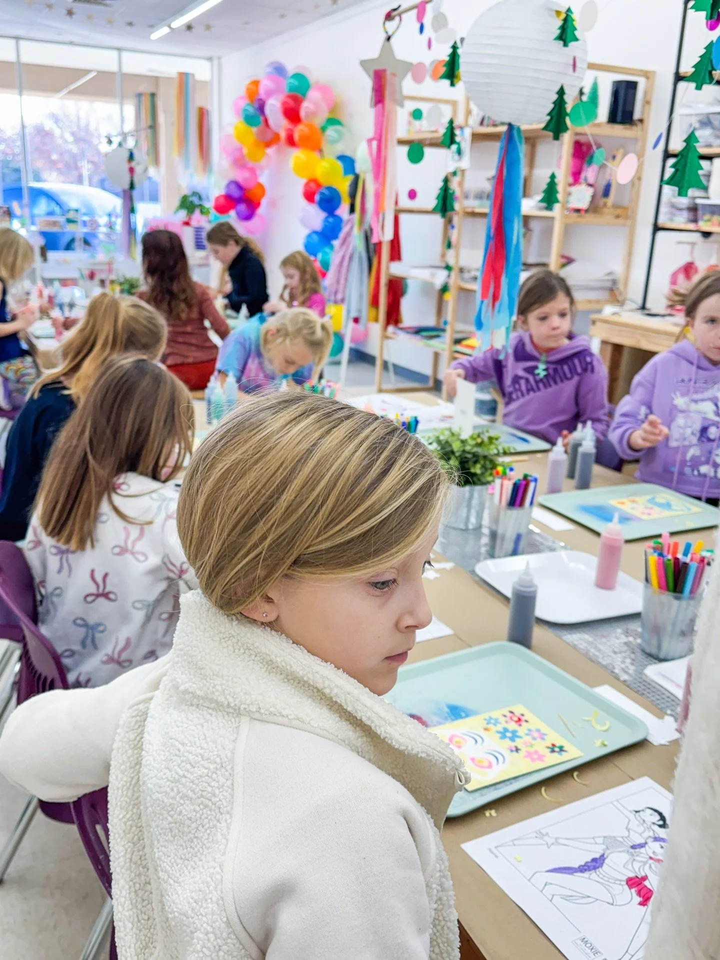 It was a bright and festive (and busy) day in the Moxie Studios!!!

Our kids studio was filled with creative kids and parents making the cutest art today, and our drop-in studio was buzzing with craftiness!! 

And the beautiful part, is we get to rel