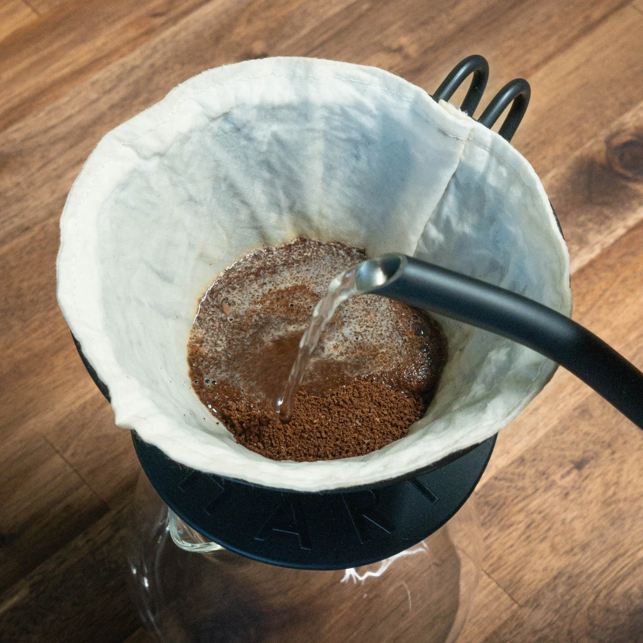 Bloom 😮‍💨
Coffee has lots of trapped gasses stored inside the beans, when first in contact with water majority of these gasses are released in what's known as a 'bloom'.
But did you know you can tell how fresh your coffee is just by looking at