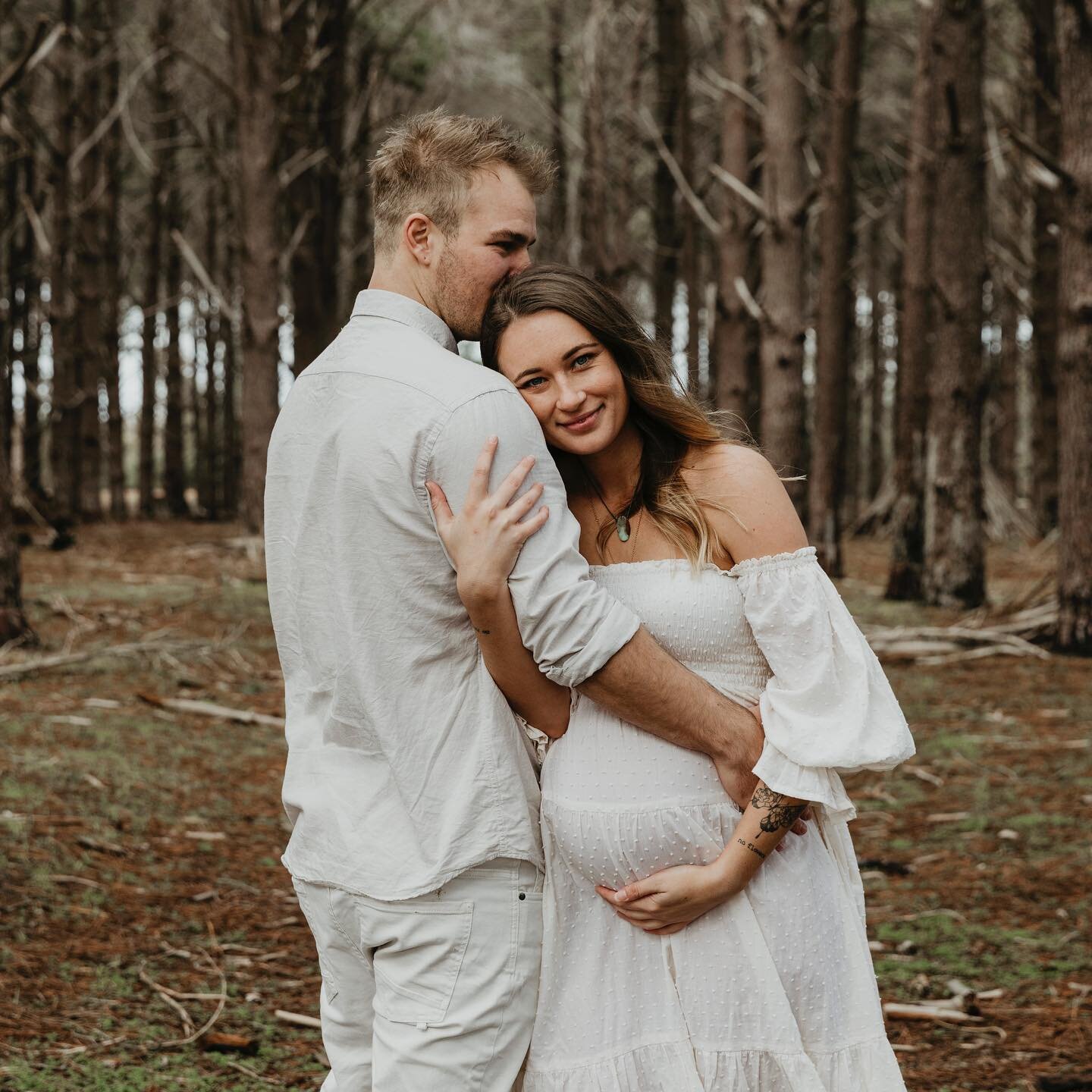 Magical maternity session with the lovely Amanda, Mitch and Isla. These guys were so natural in front of the camera! It was fun shooting at Wanneroo Pines again, would love to do more sessions there 🤍✨