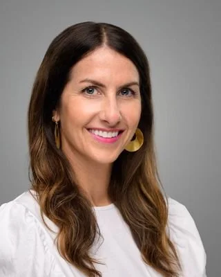 Dina Karvounides clinical psychologist, consultant and clinical educator at Beyond Consulting, psychedelic medicine, psilocybin therapy, ketamine therapy integrative health, and women's care.