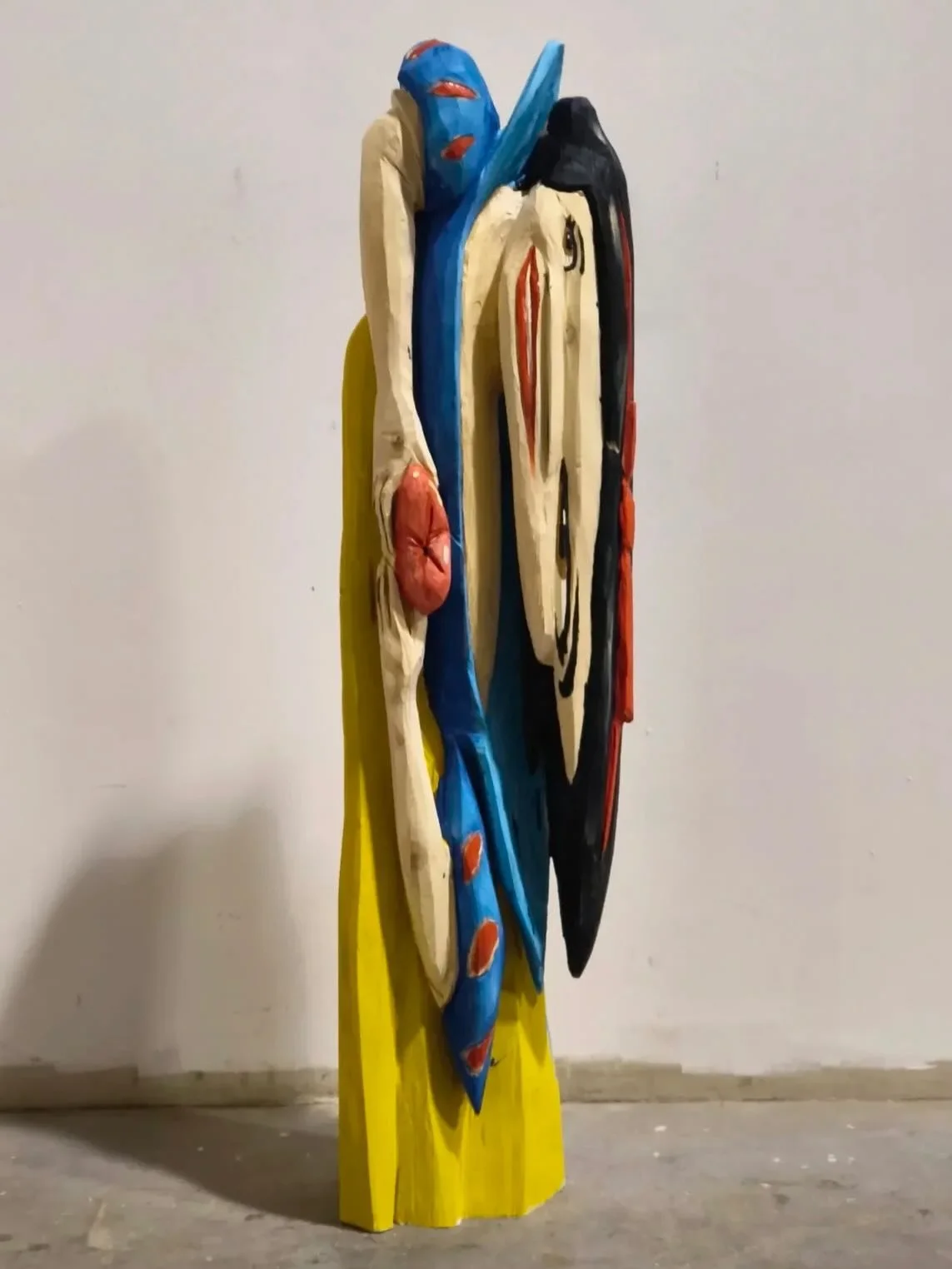 Sculpture by @kikomiyares
.
.
.
.
.
.
.
.
#contemporarysculpture #sculpture #artistfeature #featuredartist #woodsculpture