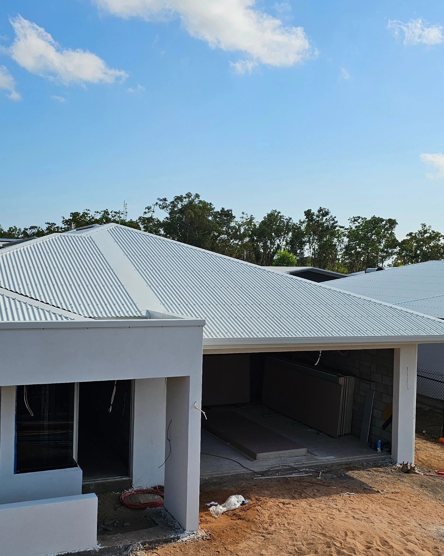 🔥Quality finishes for ROC NT PTY LTD. 

We supplied the works for 

✅️Trusses 
✅️C/Orb Sheeting and all flashings 
✅️Custom box gutters 
✅️2400 Ridge vents 
✅️Fibros 
✅️Vt gutters and down pipes