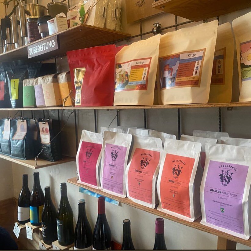 Last minute shopping for mitbringsel or a small gift? Can be a nice experience at your favorite neighborhood coffee shop!