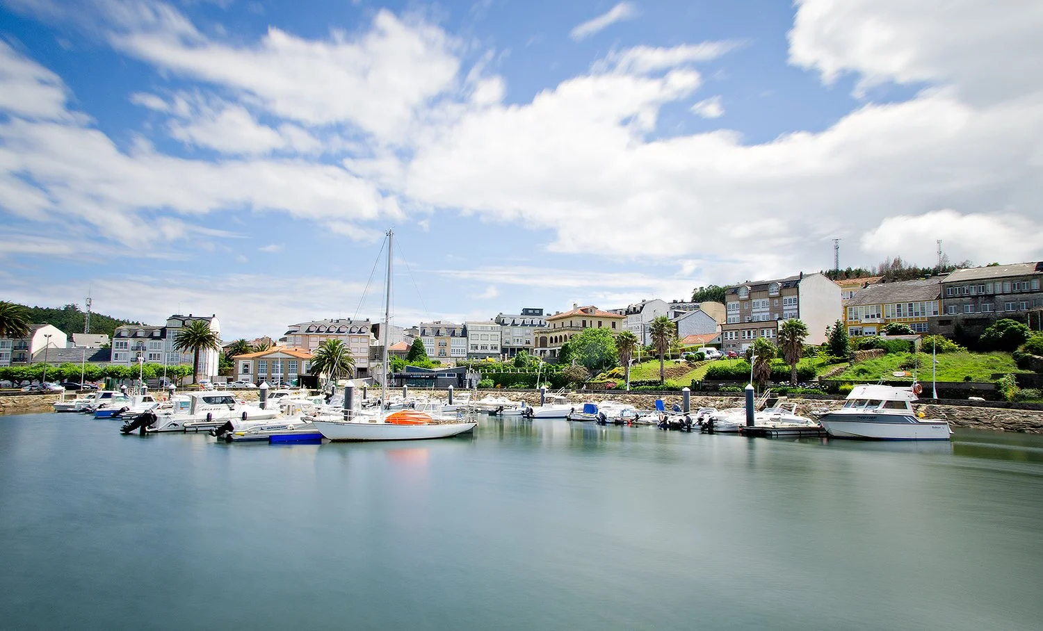 Vista del puerto deportivo de Ortigueira, Galicia