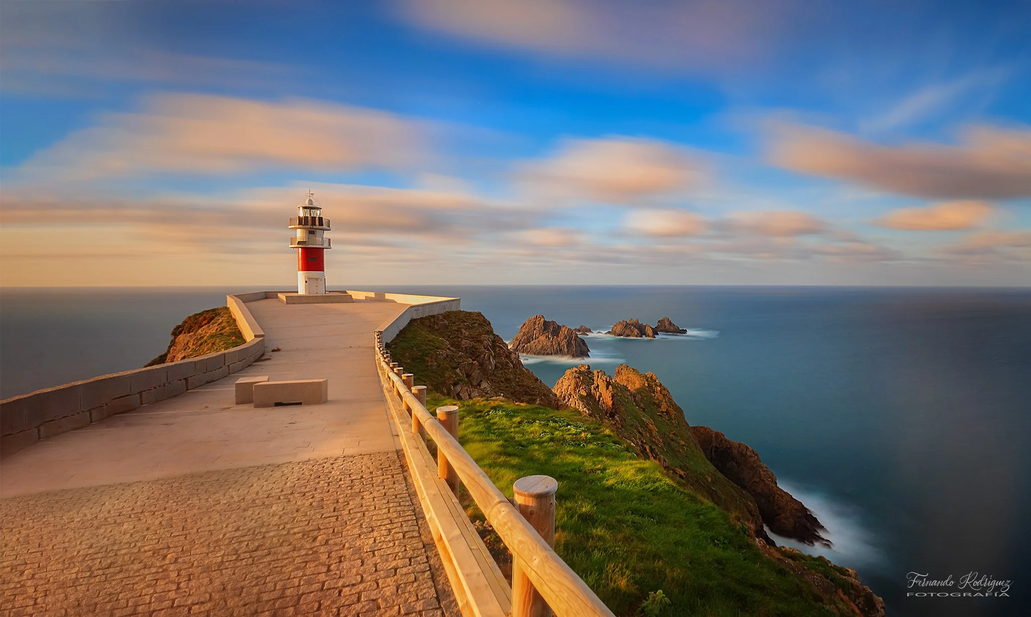 Vista de un atardecer en el Faro del Cabo Ortegal, Geoparque Cabo Ortegal, Galicia, España