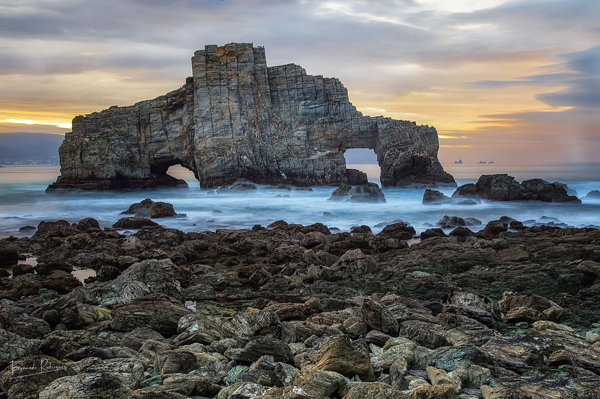 Imagen de Pena Furada, tambien lladada "La Catedral de Loiba", Geoparque Cabo Ortegal