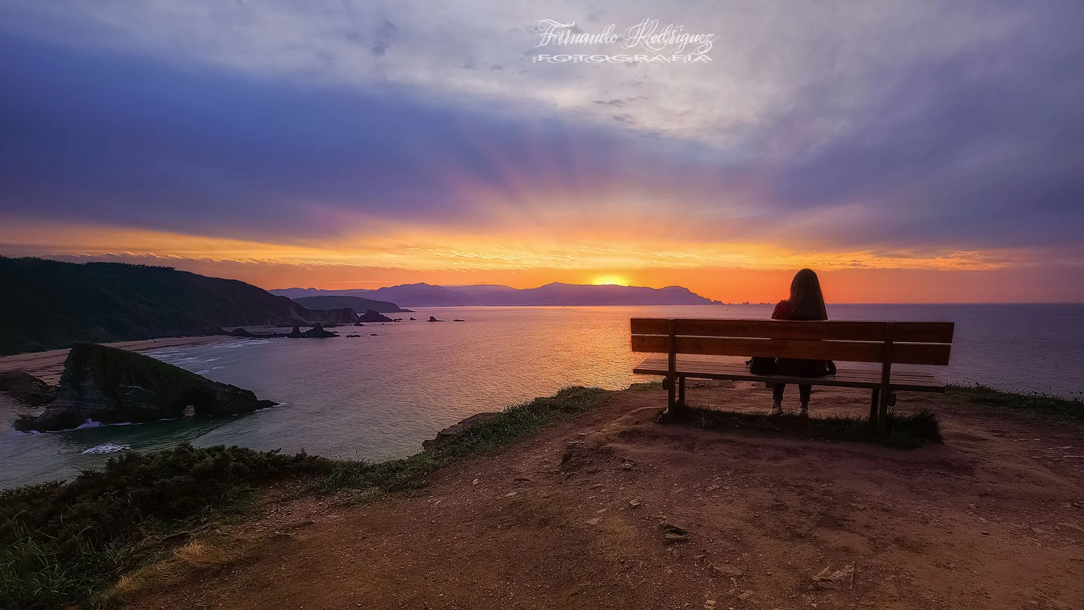 Hermoso atardecer desde El Banco Mas Bonito Del Mundo, Loiba.