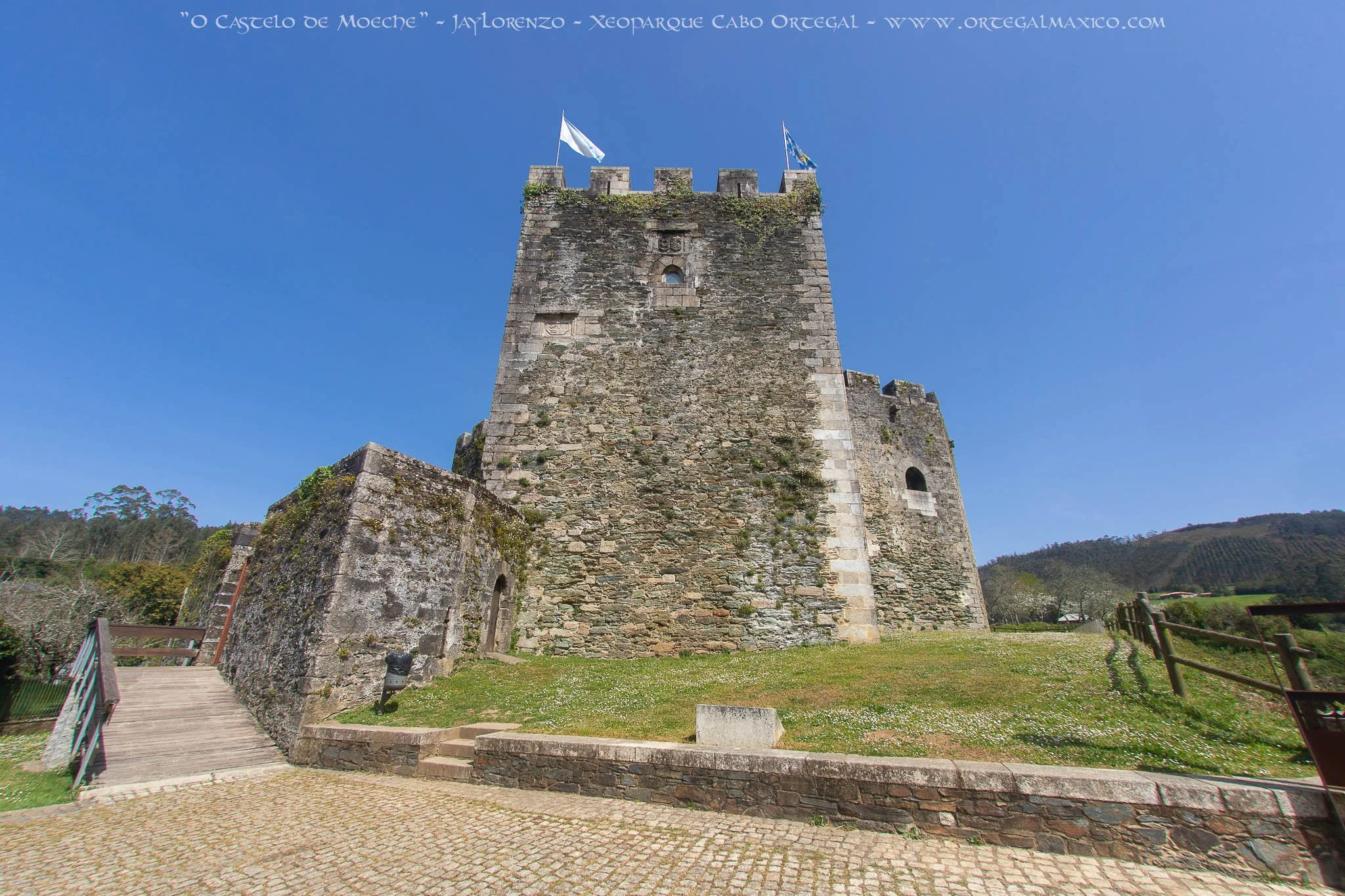 Vista del Castillo de Moeche y de su Torre de Homenaje