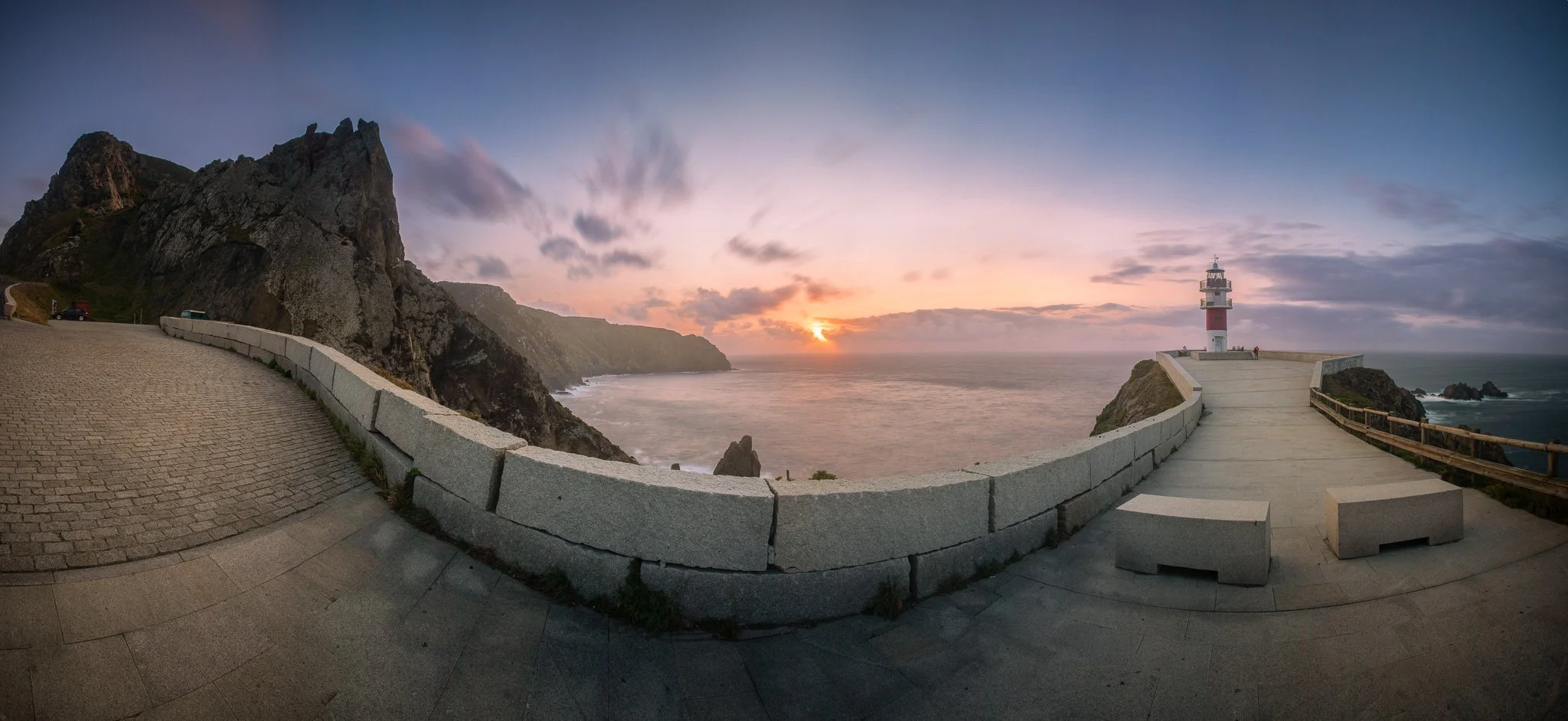Vista de un atardecer desde el faro del Cabo Ortegal, Galicia