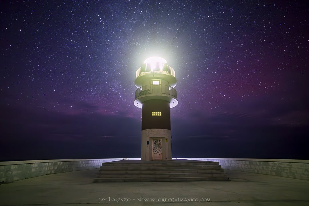 Fotografía nocturna del Faro del Cabo Ortegal, Geoparque Cabo Ortegal, Galicia, España