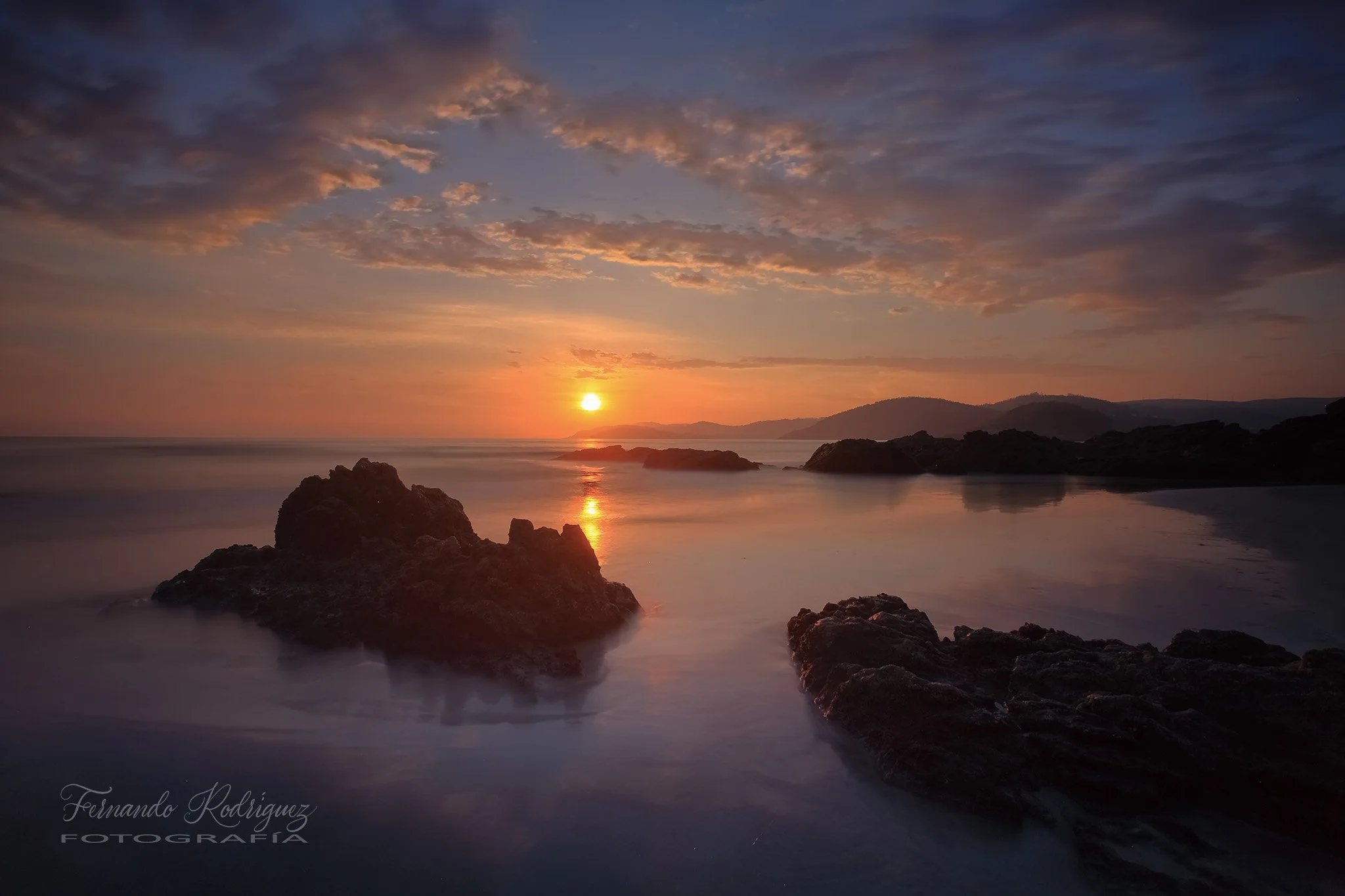 Amanecer onírico en la playa Fornos, Cariño, Geoparque Cabo Ortegal, Galicia