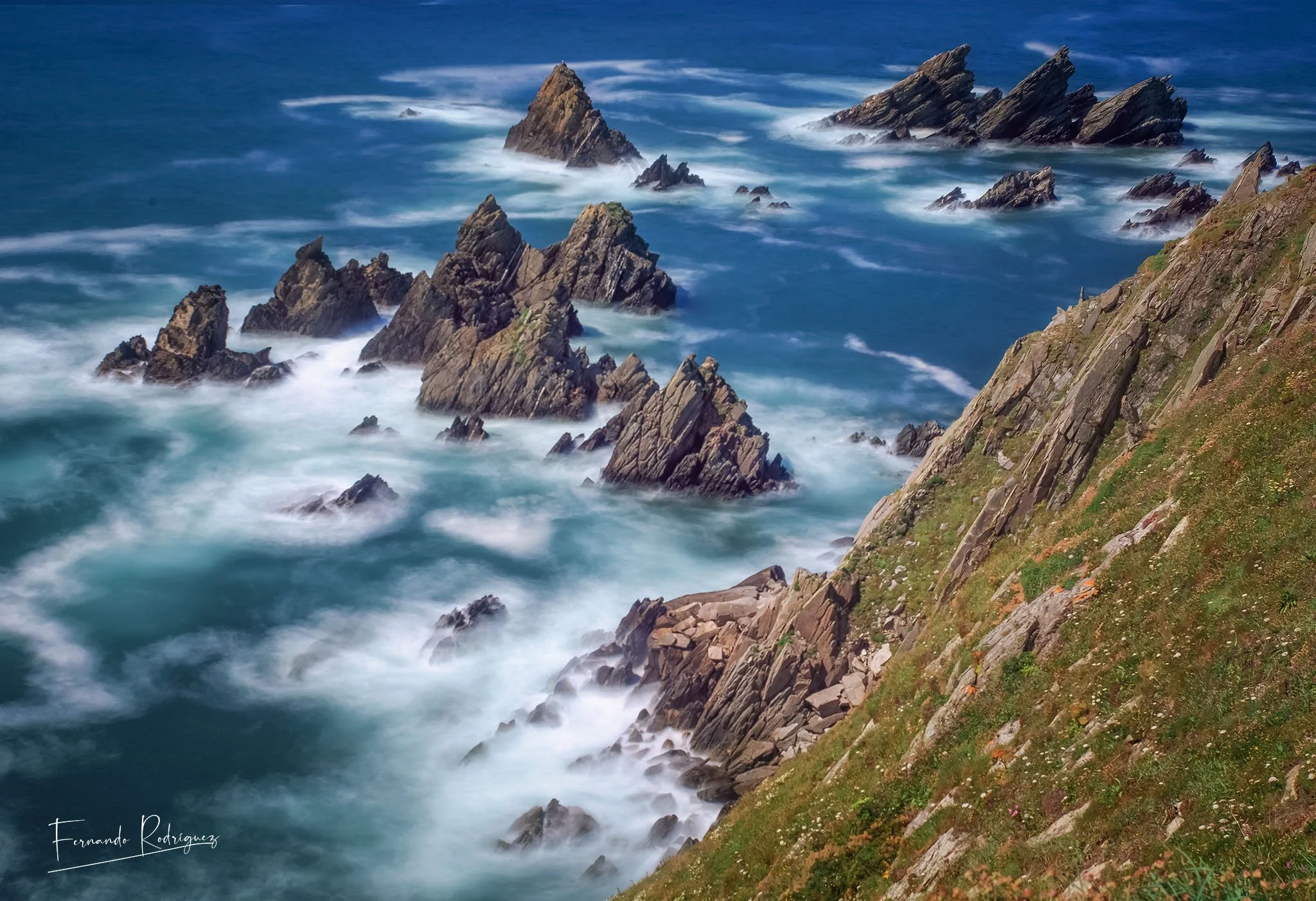 Vista de las formaciones rocosas de Os Xuncos, en los acantilados de Loiba