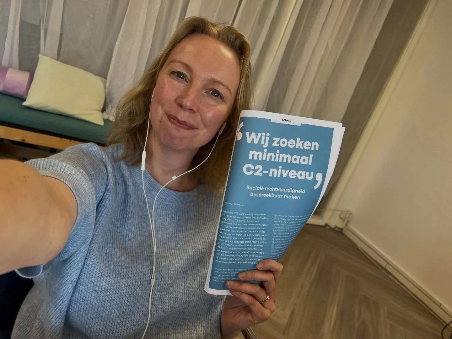 Vrijwel alle NT2-cursisten krijgen te maken met negatieve vooroordelen of een oneerlijke behandeling. Ze worden bijvoorbeeld afgewezen voor een baan vanwege een accent, of krijgen opmerkingen van onbekenden op straat. 

Het is belangrijk om hier ook 