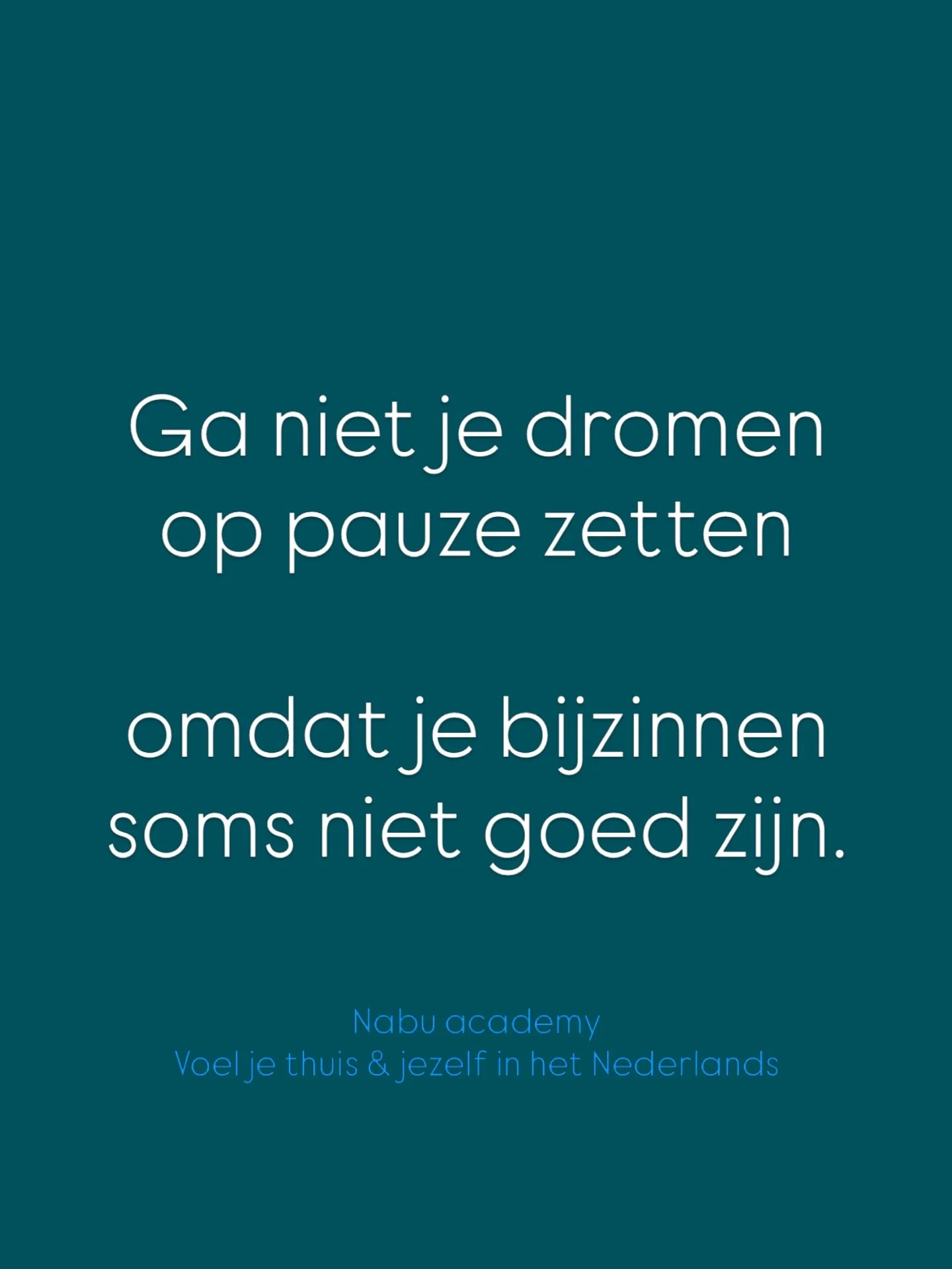 Doe. Het. Niet. 

Dat je op die stomme werkwoorden aan het eind moet wachten, betekent niet dat jij eindeloos moet wachten.

Je hebt geen toestemming nodig om je dromen waar te maken!

En als je toch denkt van wel, geef ik je de toestemming hierbij: 