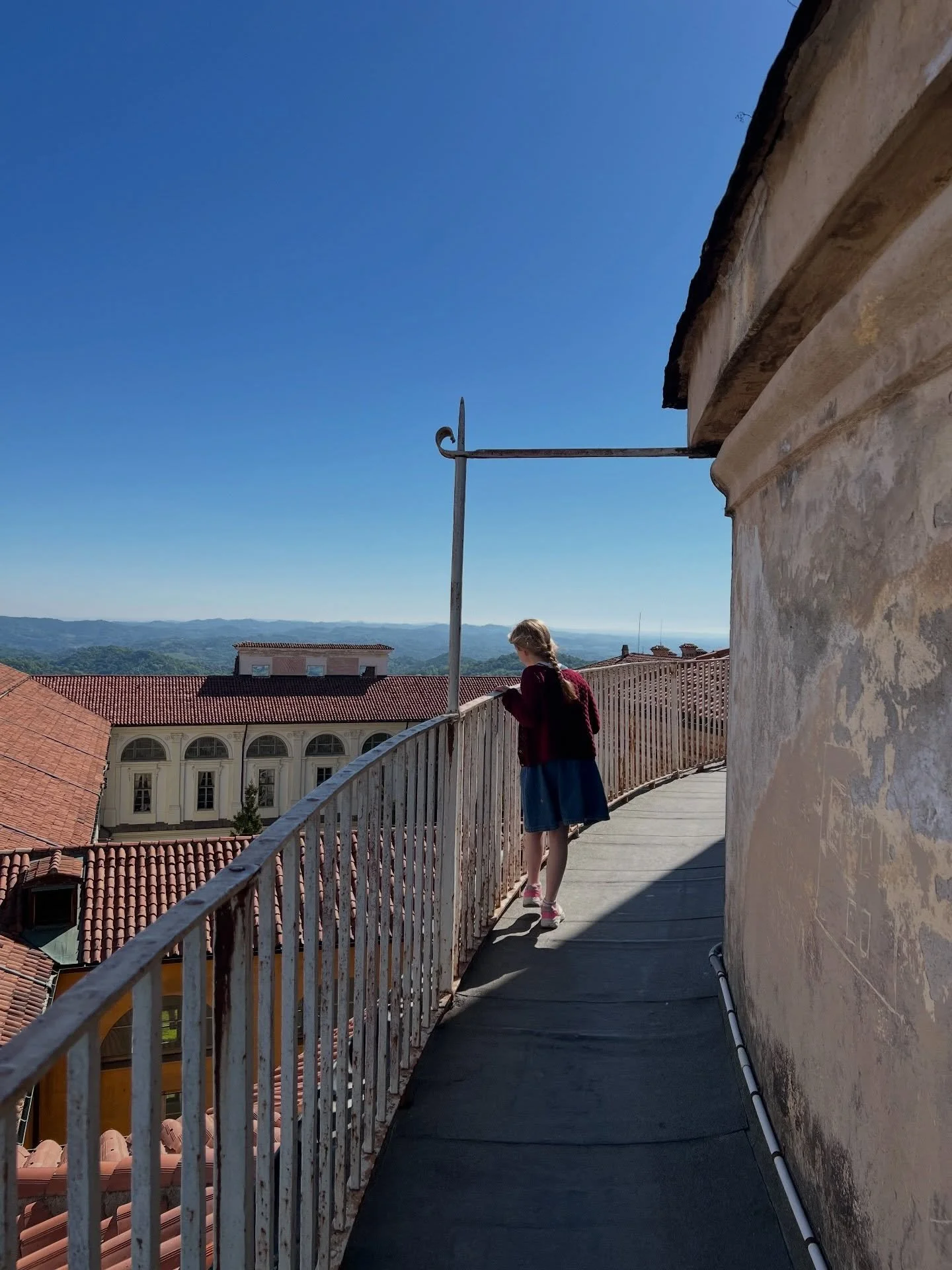 Wat je niet ziet

We zijn halverwege onze treinreis naar &amp; in Itali&euml;. (We = twee volwassenen en twee kinderen, van 5 en 7)

Mijn telefoon staat vol foto&rsquo;s van blauwe luchten, mooie uitzichten en lekker eten. Want dat is er allemaal 💛

