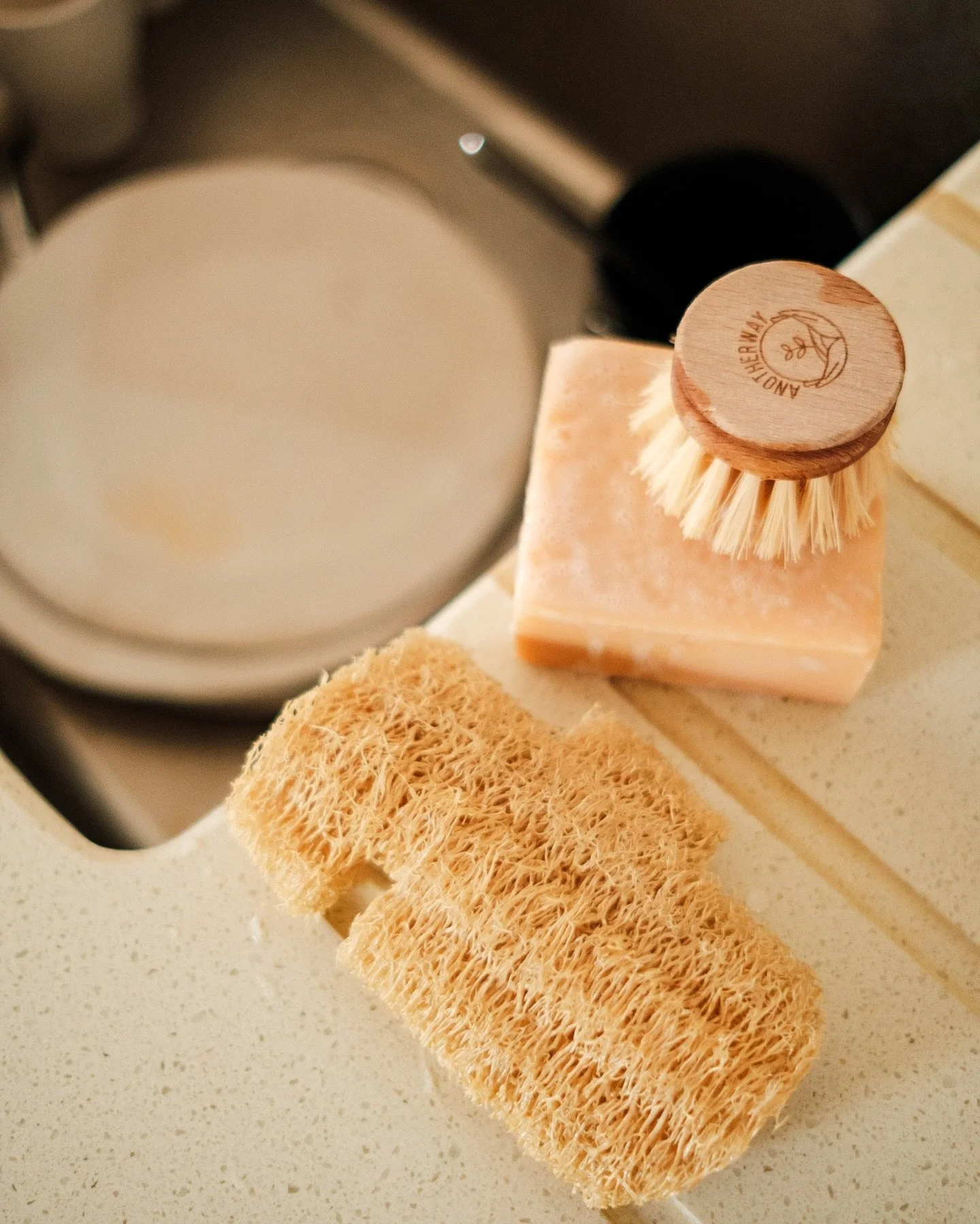 Extrait d&rsquo;une s&eacute;rie avec @camilleconreur &bull; une journ&eacute;e &agrave; jouer avec les textures, les formes, et tous les petits d&eacute;tails. 

Passer de l&rsquo;atelier &agrave; la cuisine, de la cuisine &agrave; la salle &agrave;