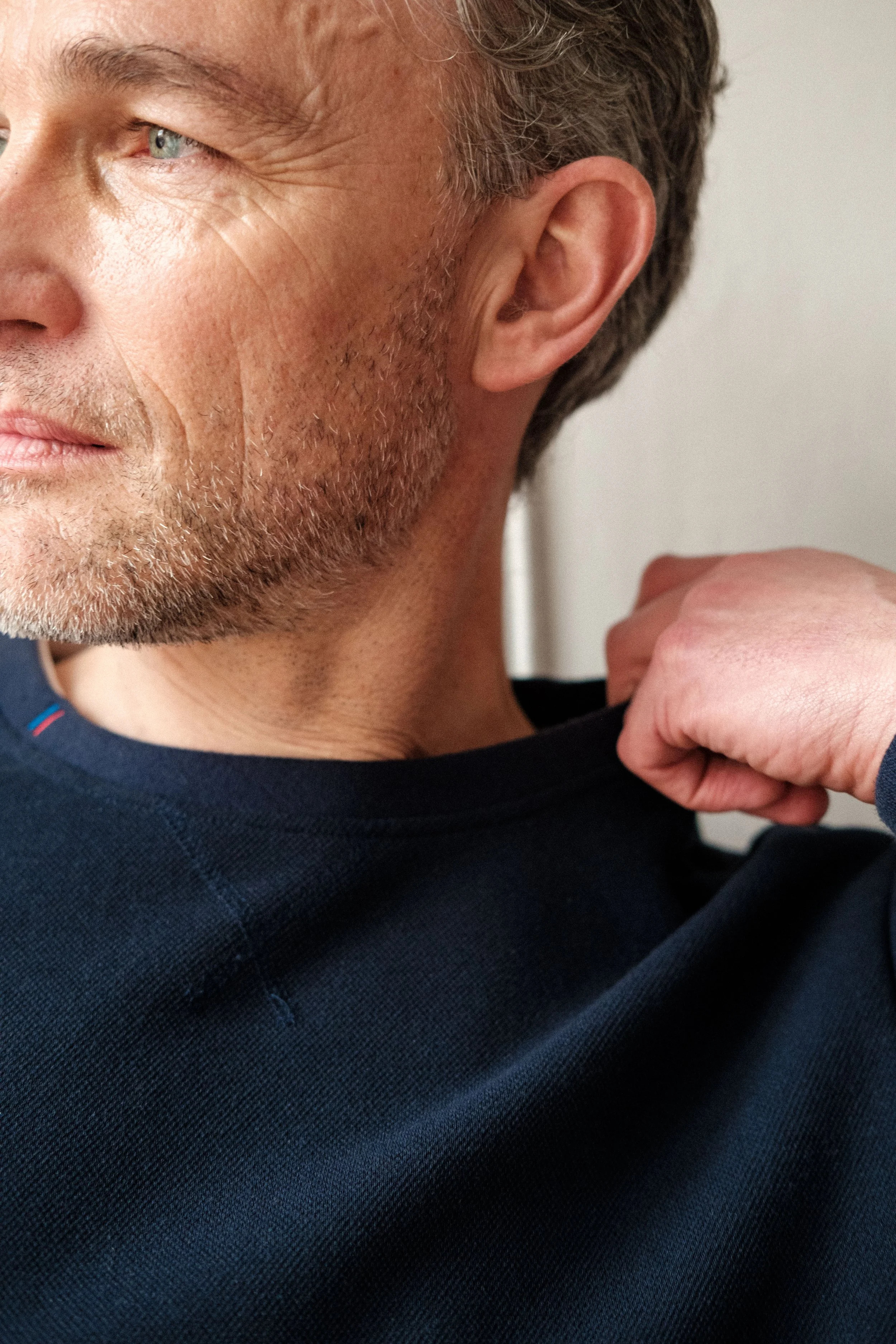 Détail d'un pull made-in-france marine