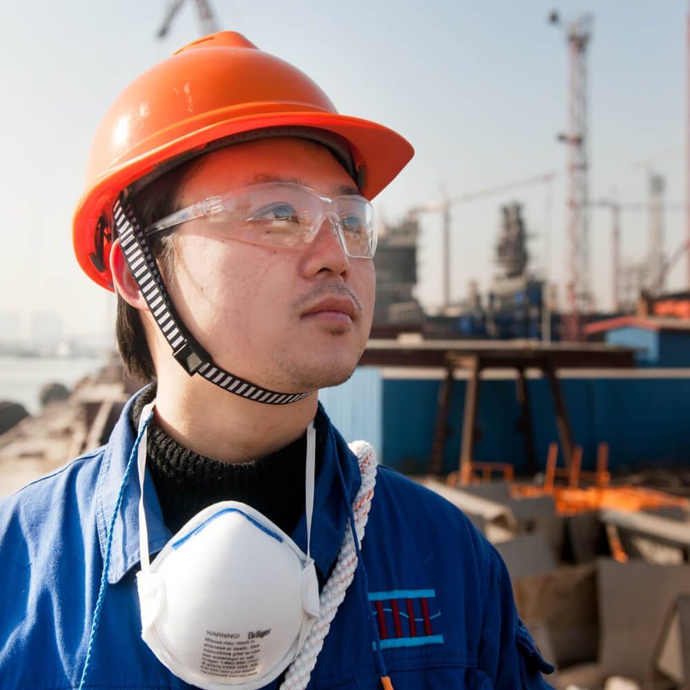 worker wearing drager 1350 n95 mask.jpg