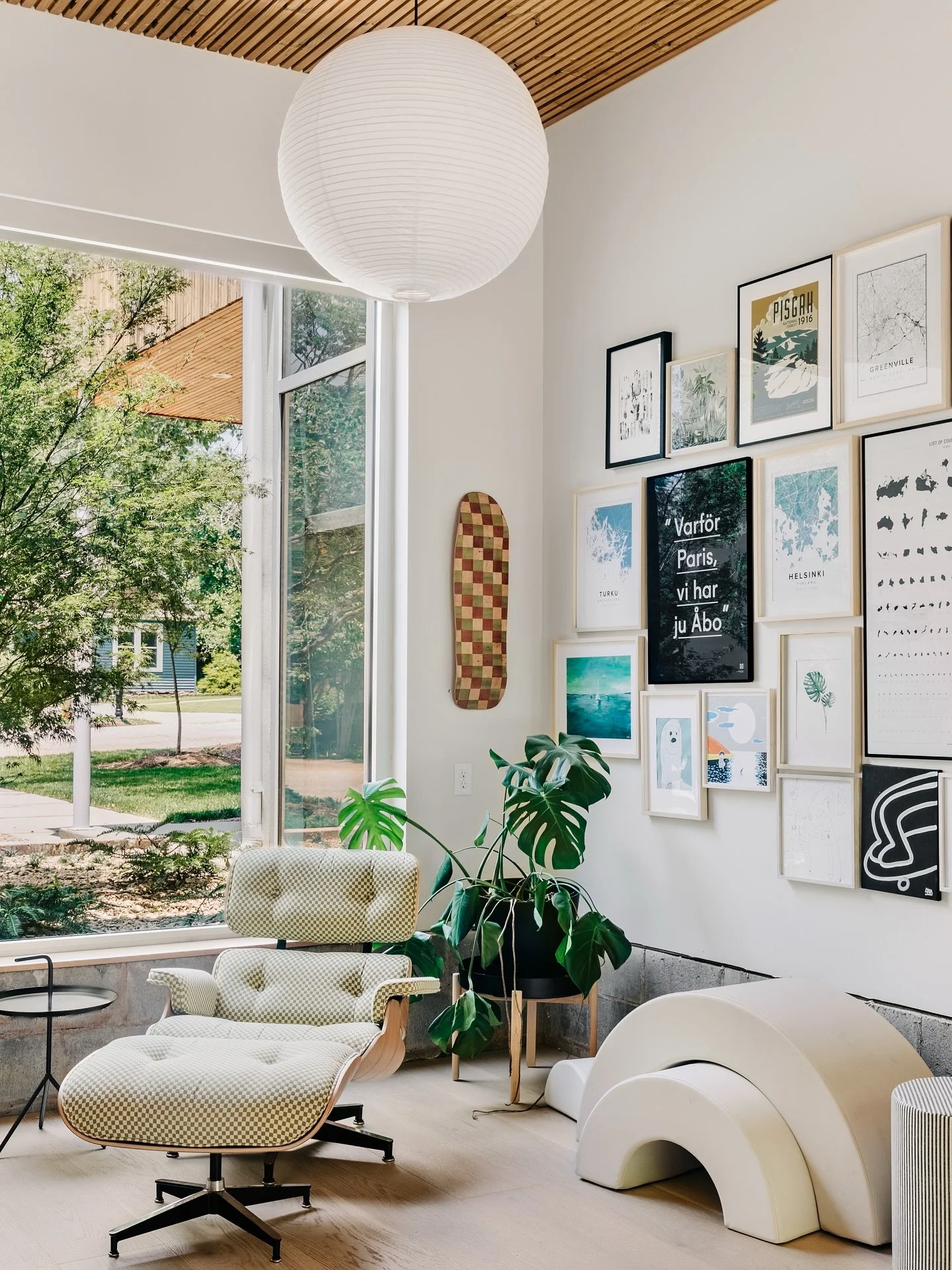 &lsquo;BLOM&rsquo;s 30 days of summer&rsquo;

-
DAY 25: Cozy Corner

This office/library/playroom space has one of our favorite cozy corners with a gallery wall and the comfiest chair

#blomsummer30 

#blom22

Photography: @_emilybolt 

.
#homeoffice