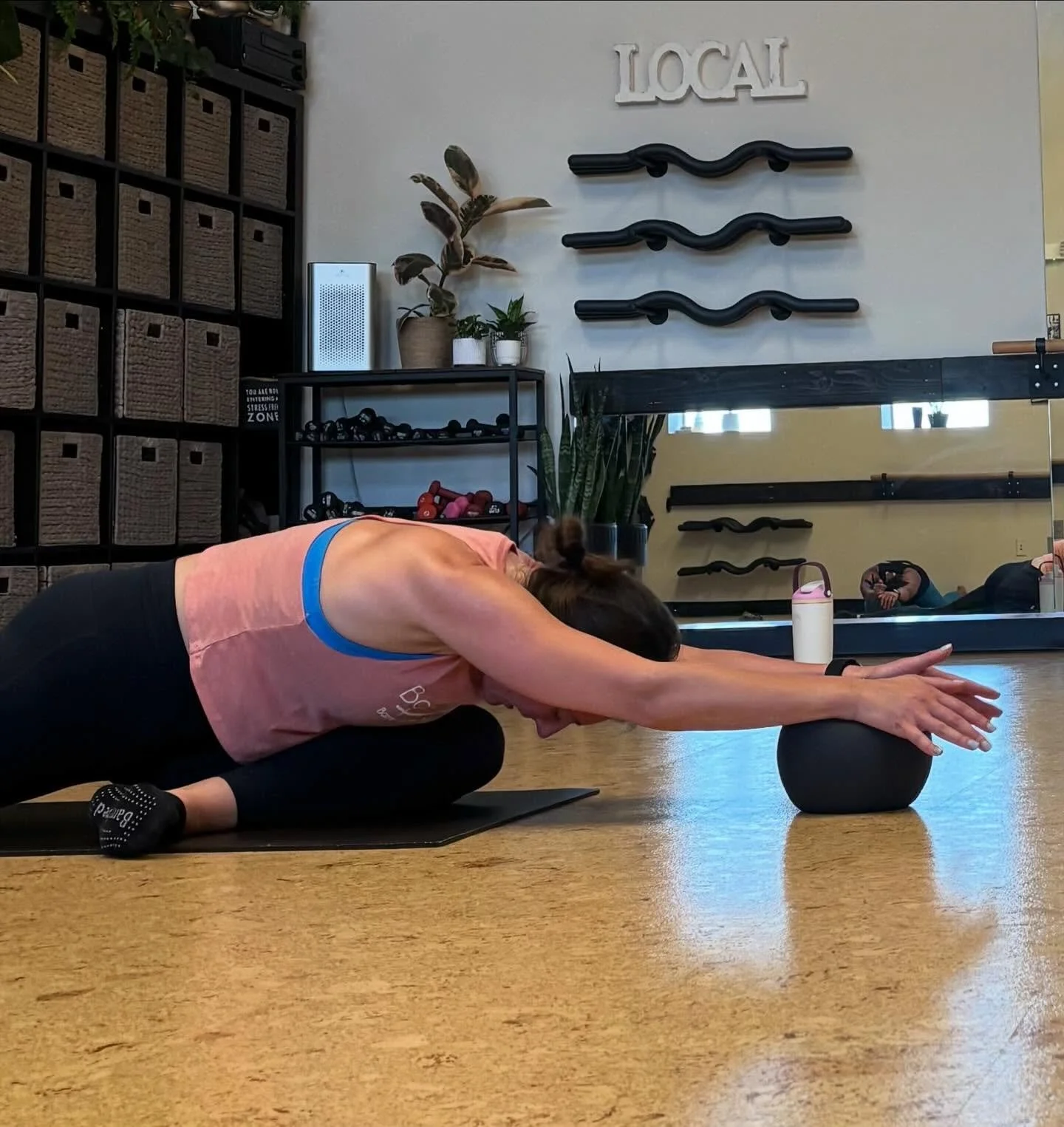 Start your Saturday morning with a double dose of Barre Express and Yoga (Core) Flow! 

Join @malgosia0111 at the Barre - 8:30
Join @rachelstencel on the mat - 9:30

Both 45min formats make such a complimentary workout to each other that doubling up 
